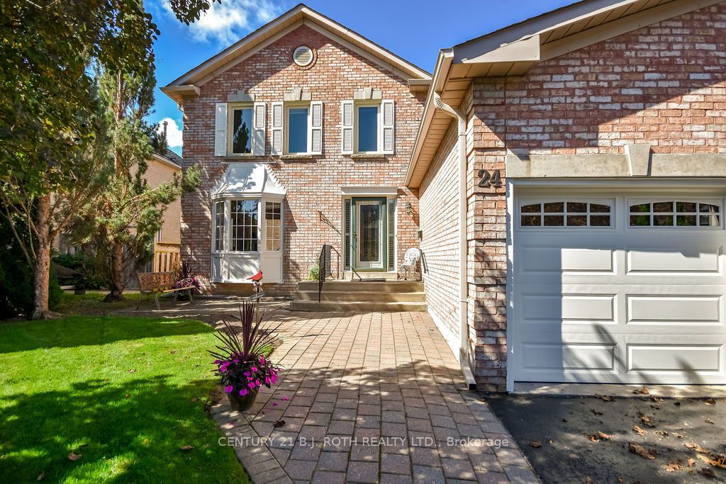 24 Grand Forest Drive Property Photo 3