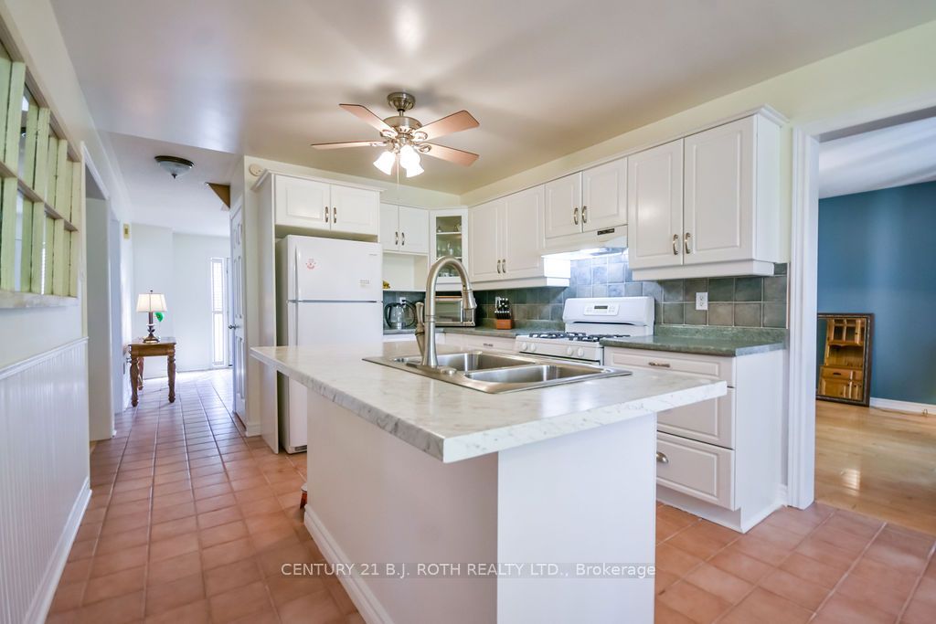 24 Grand Forest Drive Property Photo 12
