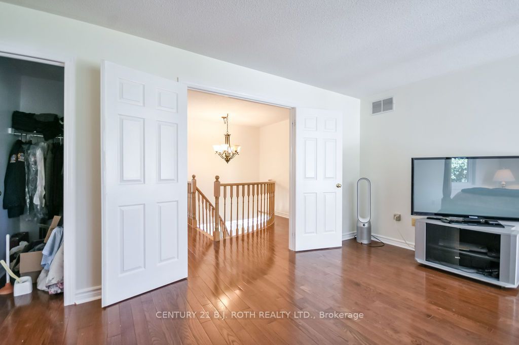 24 Grand Forest Drive Property Photo 19