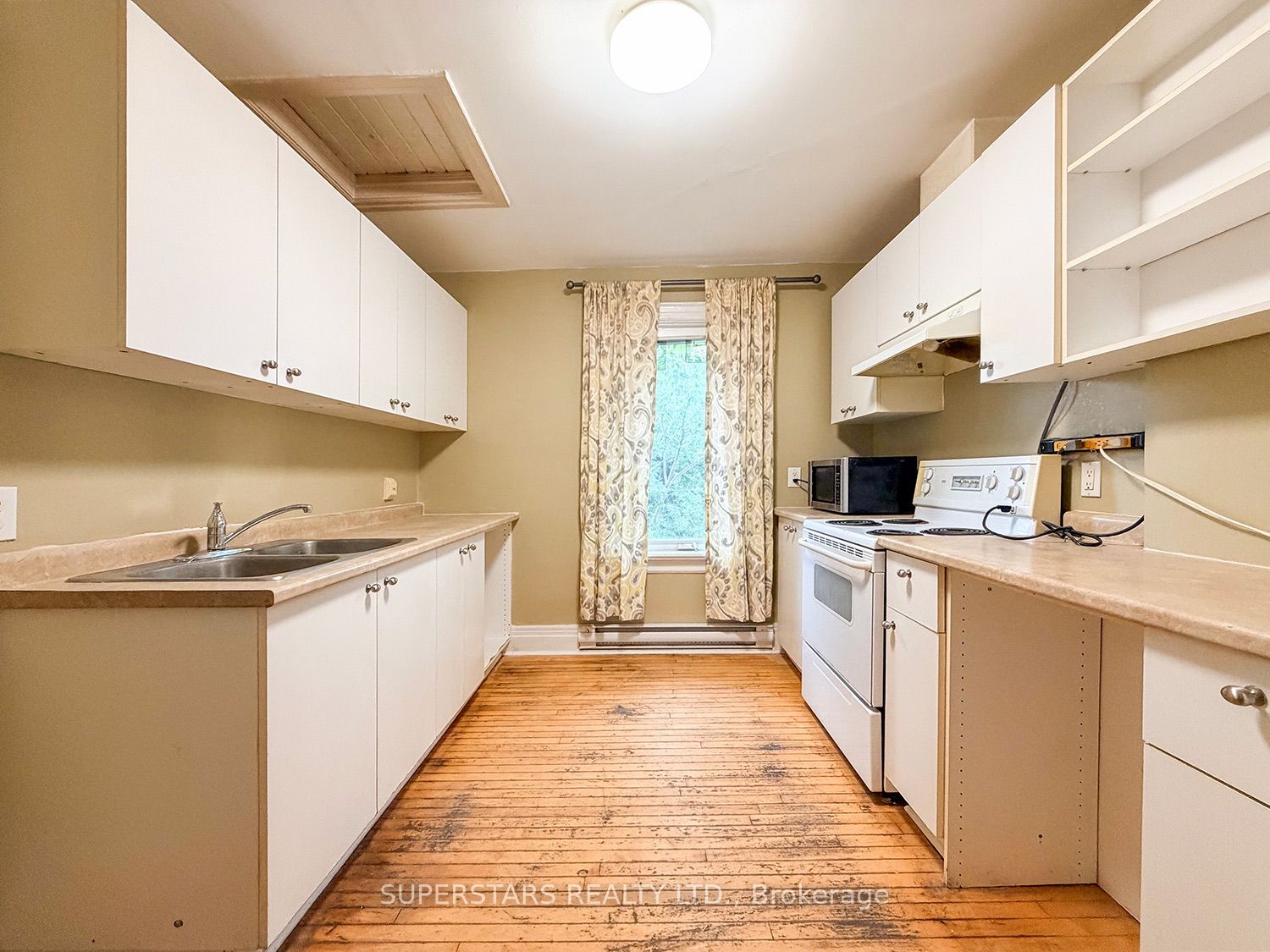 74 Toronto Street Property Photo 8
