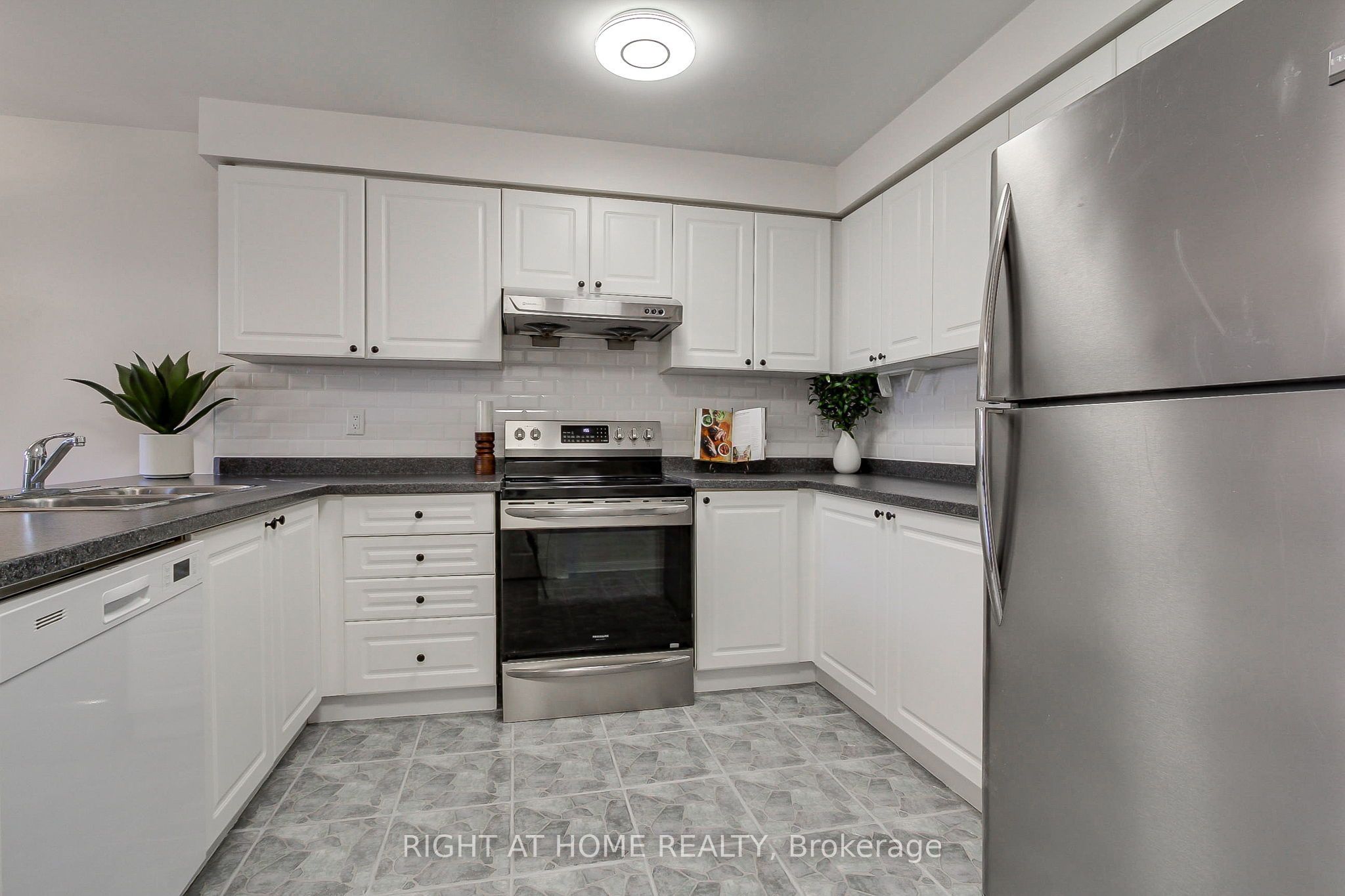 371 Ferndale Drive Property Photo 10