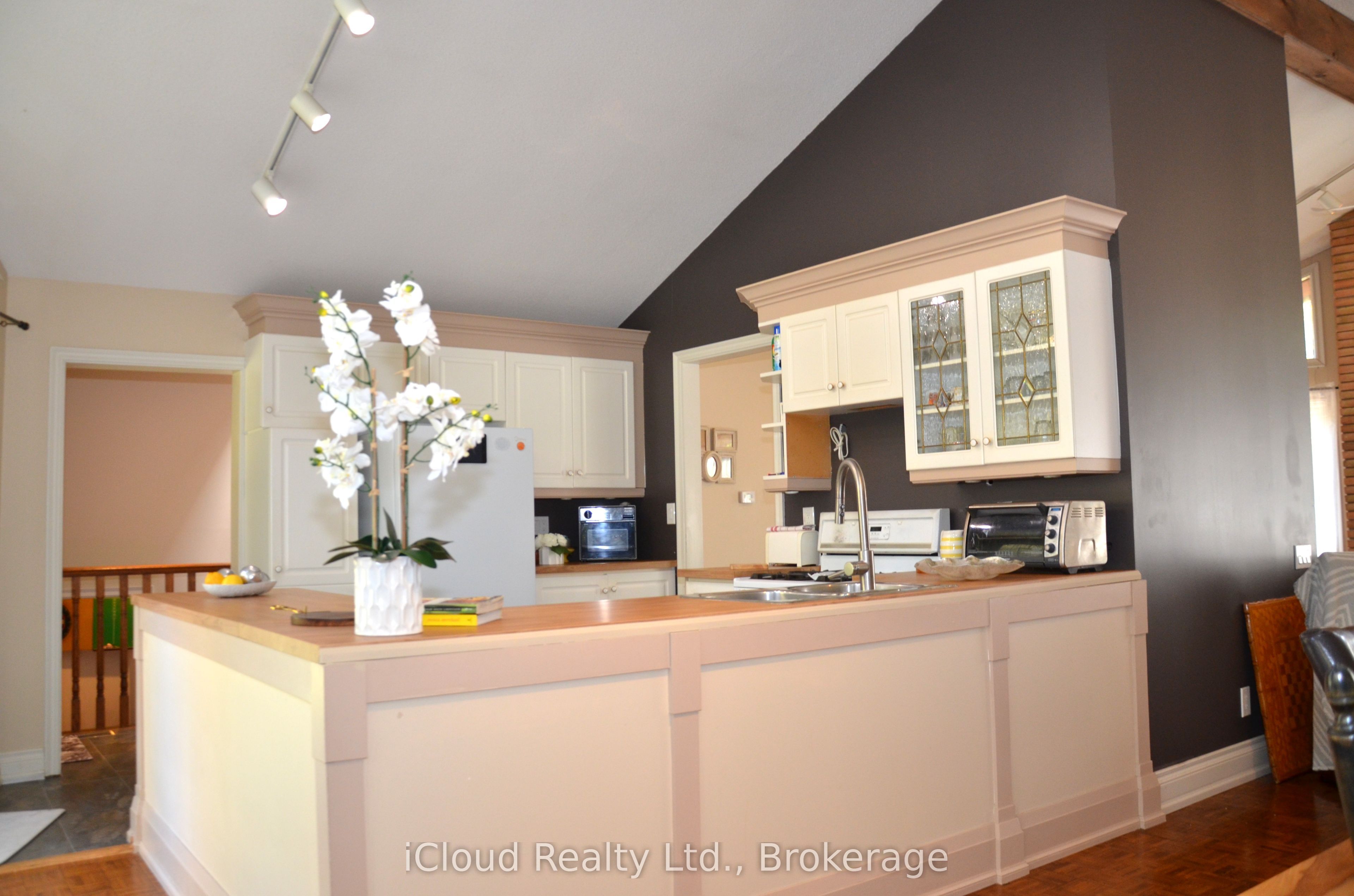 24 Montcalm Crescent Property Photo 15
