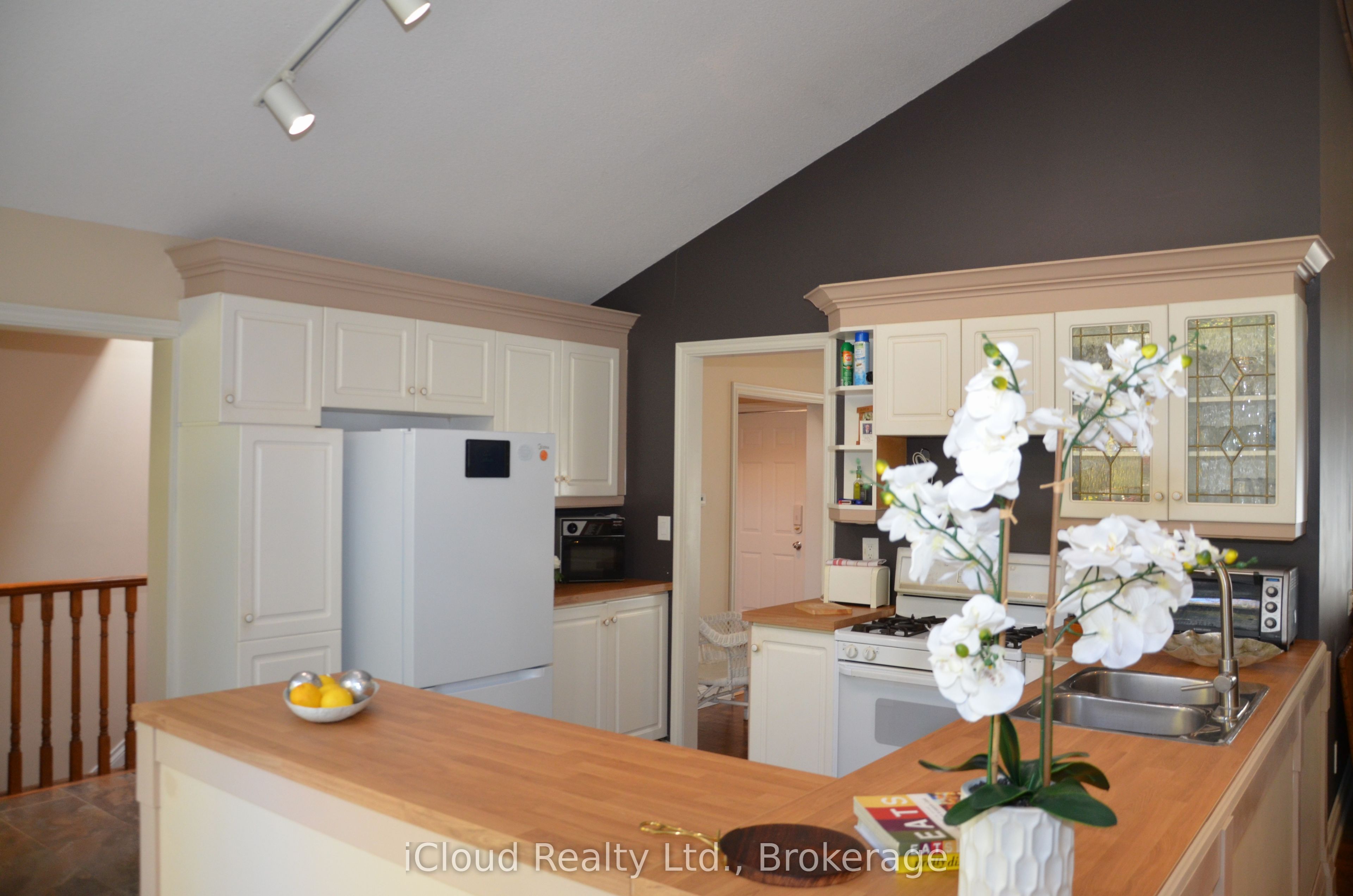 24 Montcalm Crescent Property Photo 18