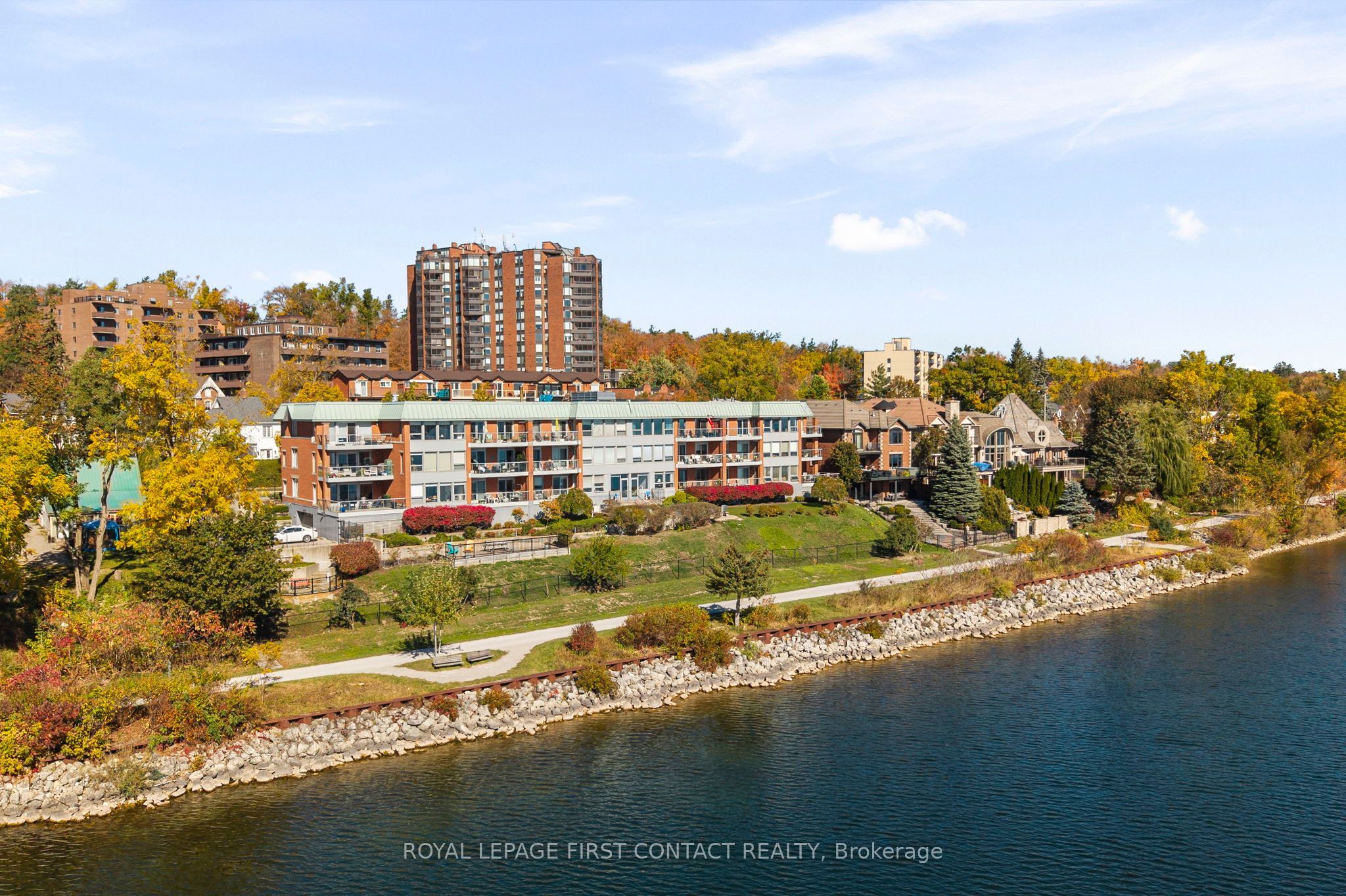 21 Kempenfelt Drive 308 Property Photo 1