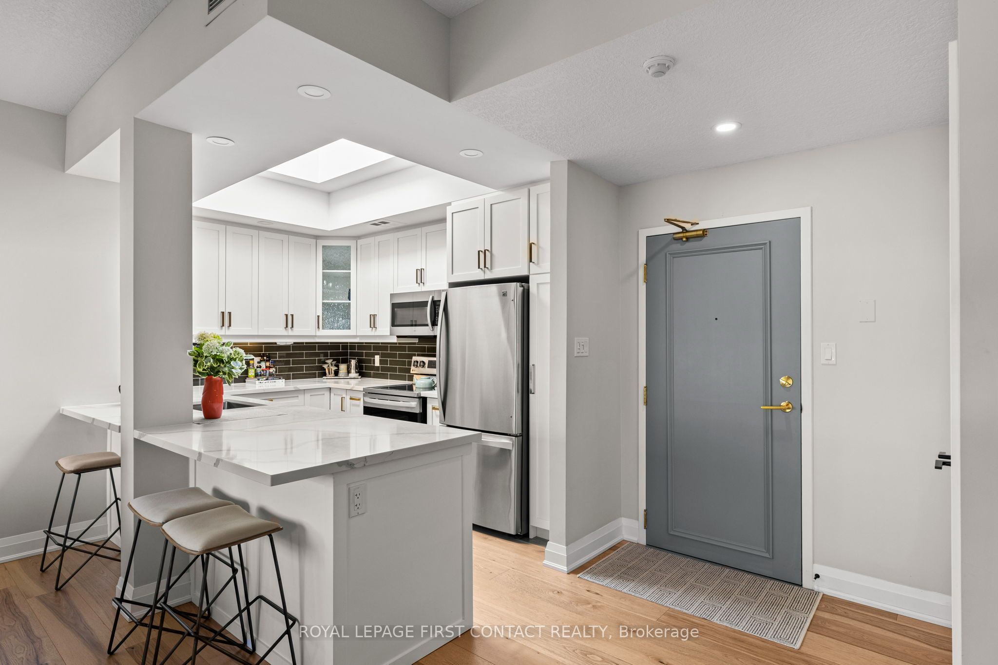 21 Kempenfelt Drive 308 Property Photo 6