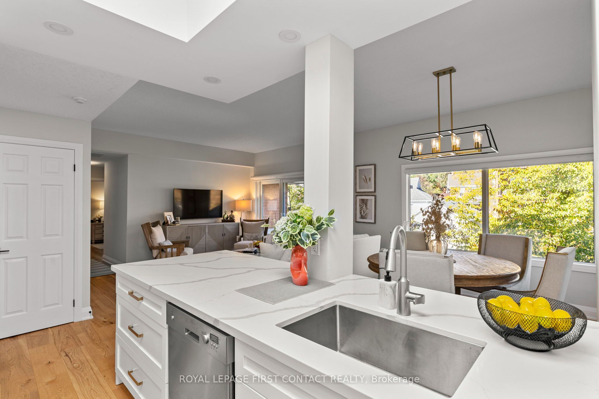 21 Kempenfelt Drive 308 Property Photo 8