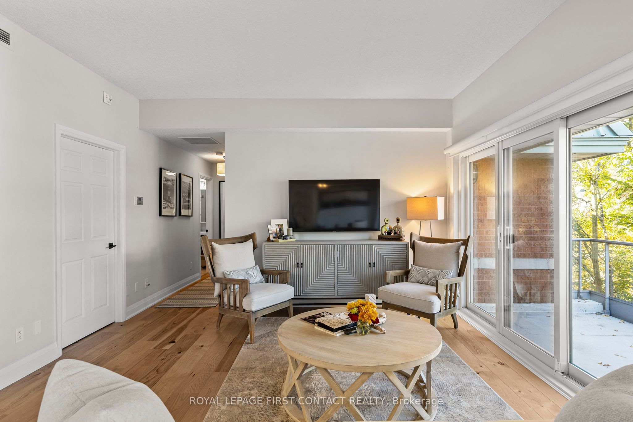 21 Kempenfelt Drive 308 Property Photo 14
