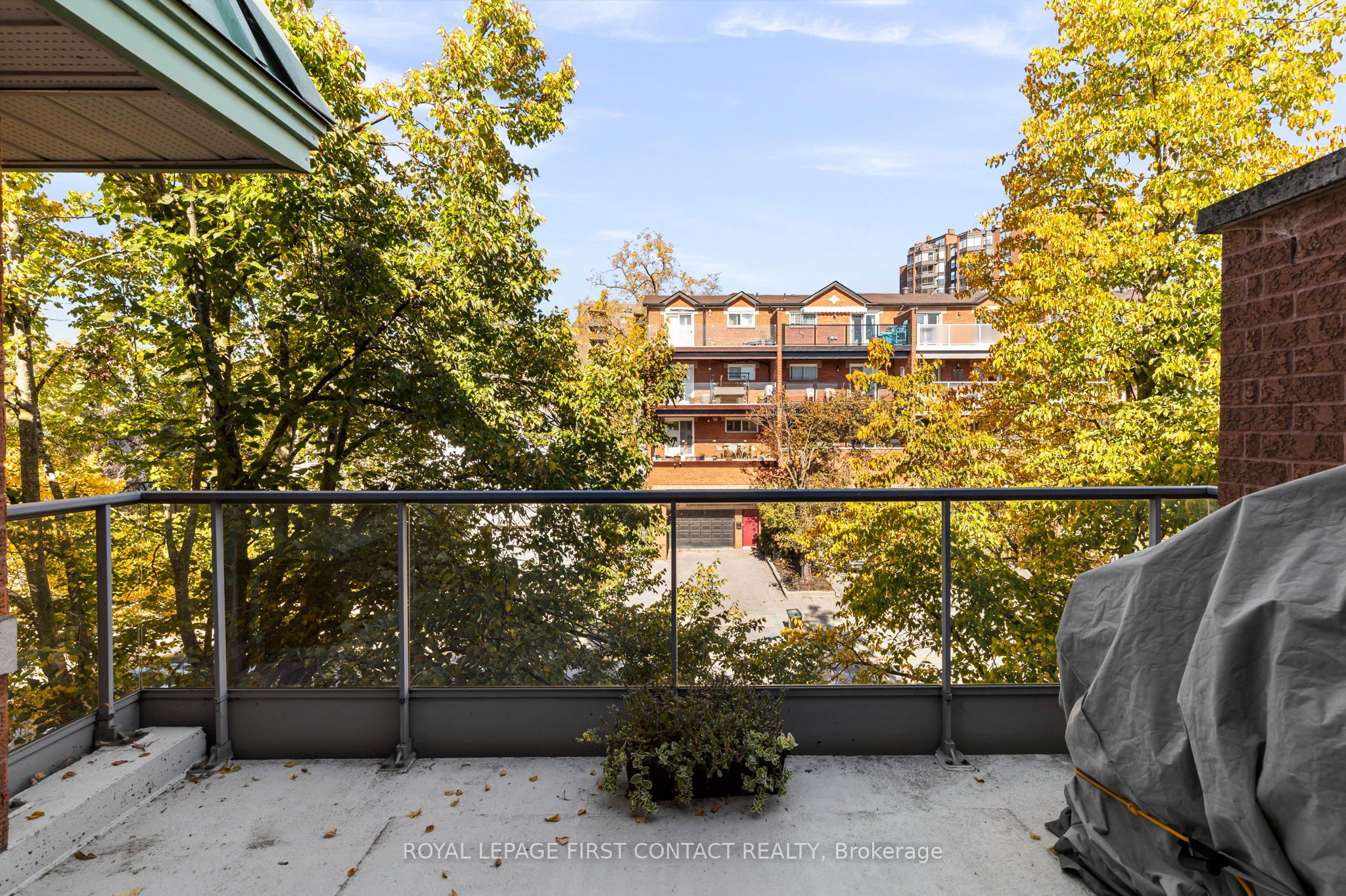21 Kempenfelt Drive 308 Property Photo 20