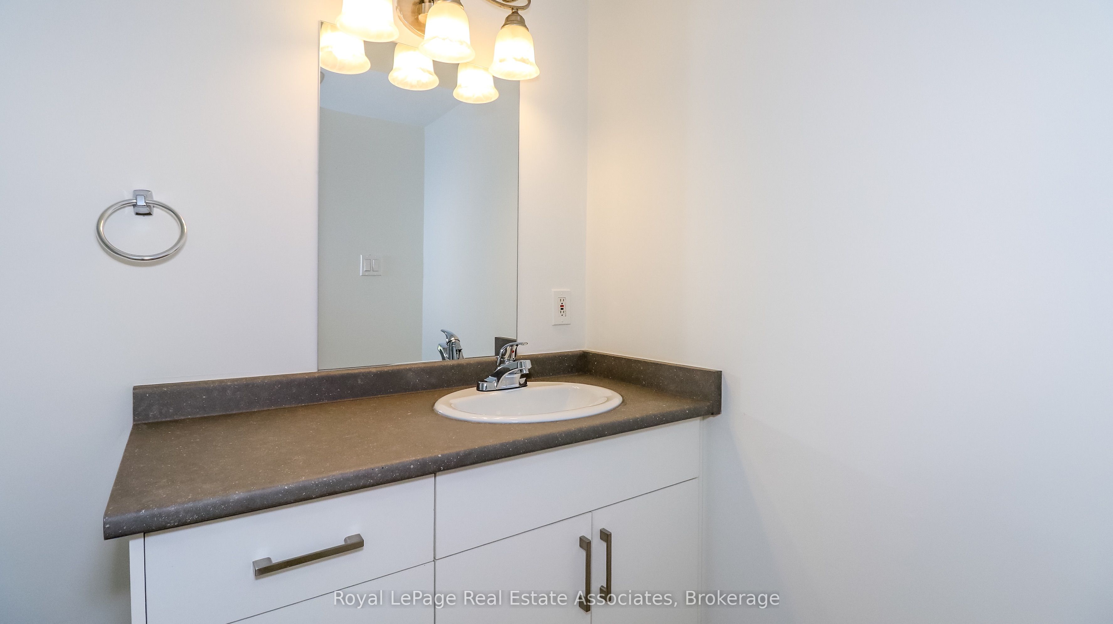 94 Sanford Street 11 Property Photo 4
