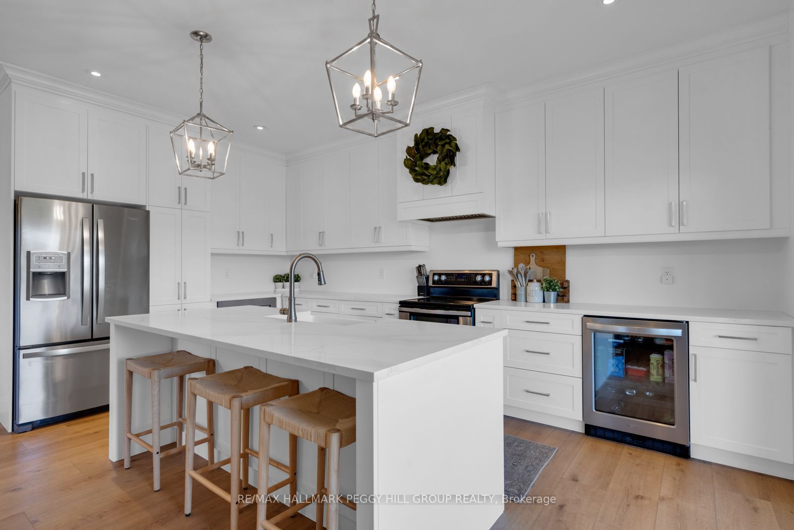 366 10th Line S Property Photo 3