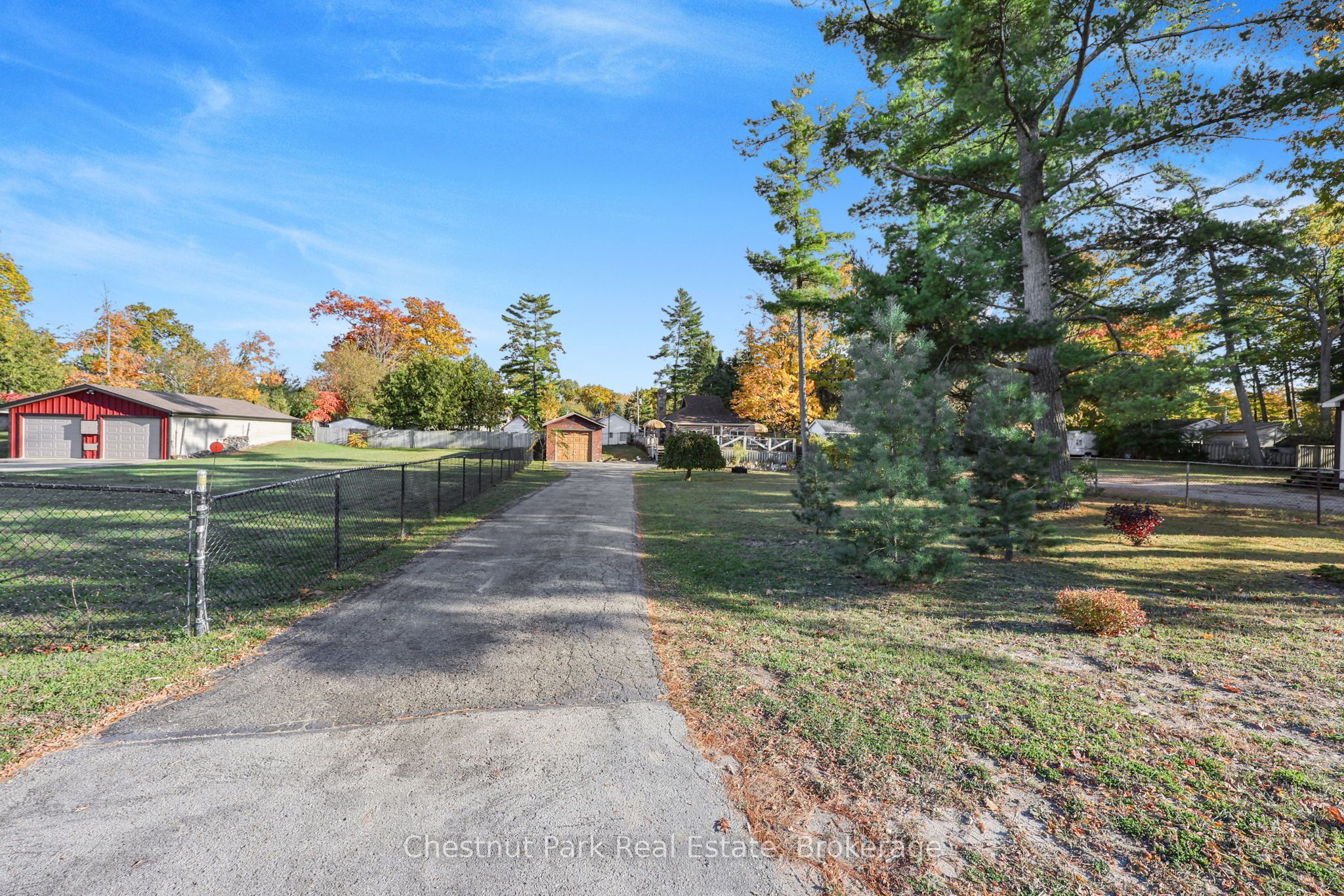 125 River Road E Property Photo 2