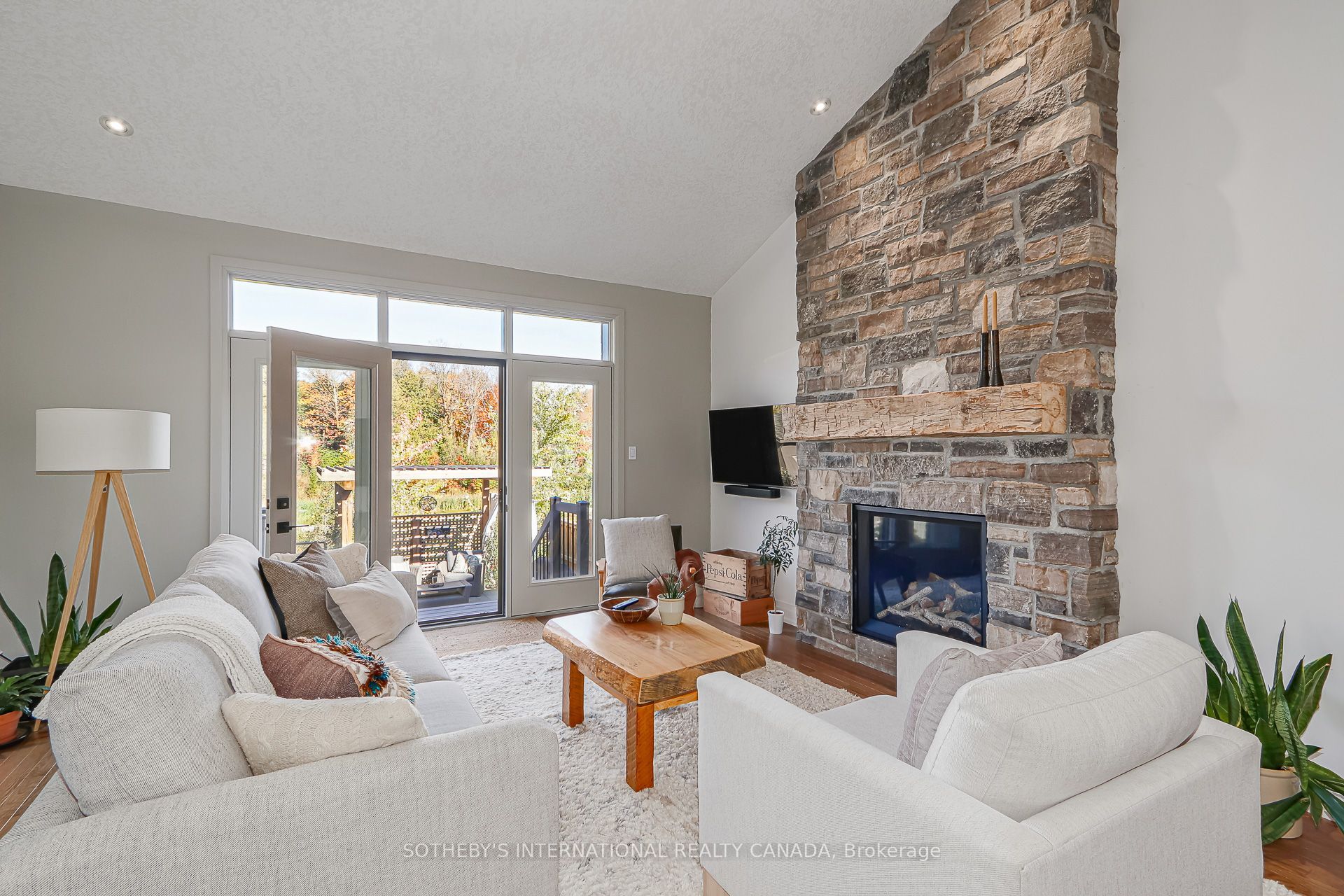 70 Plewes Drive Property Photo 12