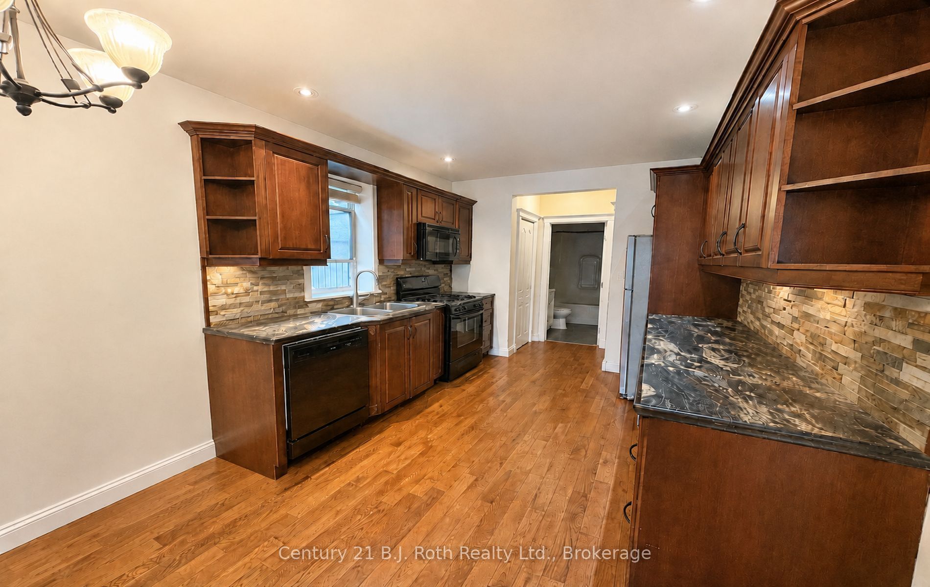 100 Cameron Street Property Photo 4