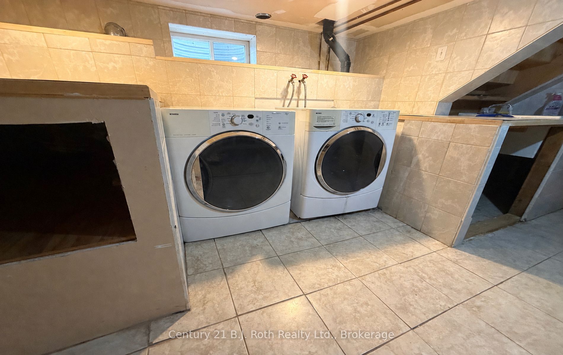 100 Cameron Street Property Photo 11
