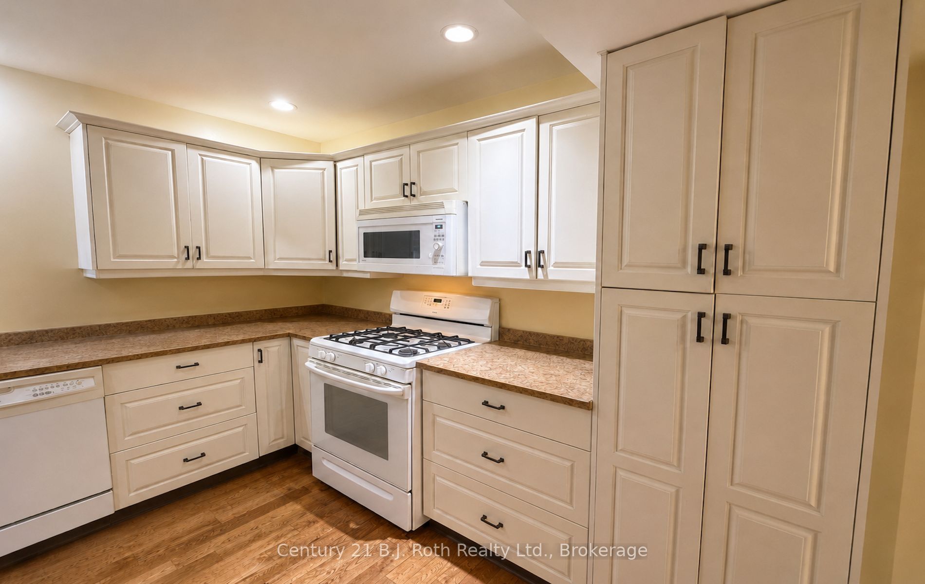 100 Cameron Street Property Photo 14