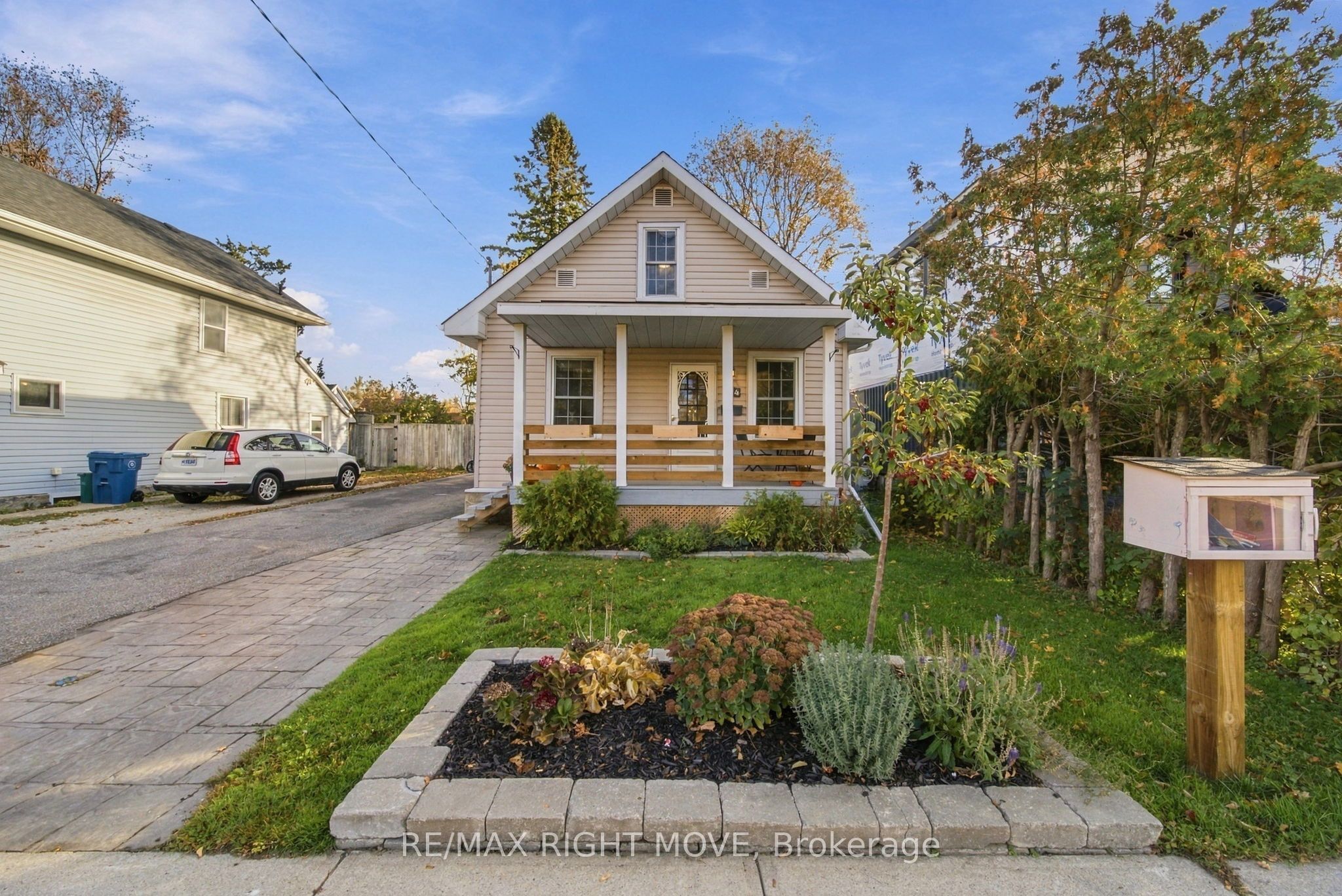 94 Westmount Drive N Property Photo 1