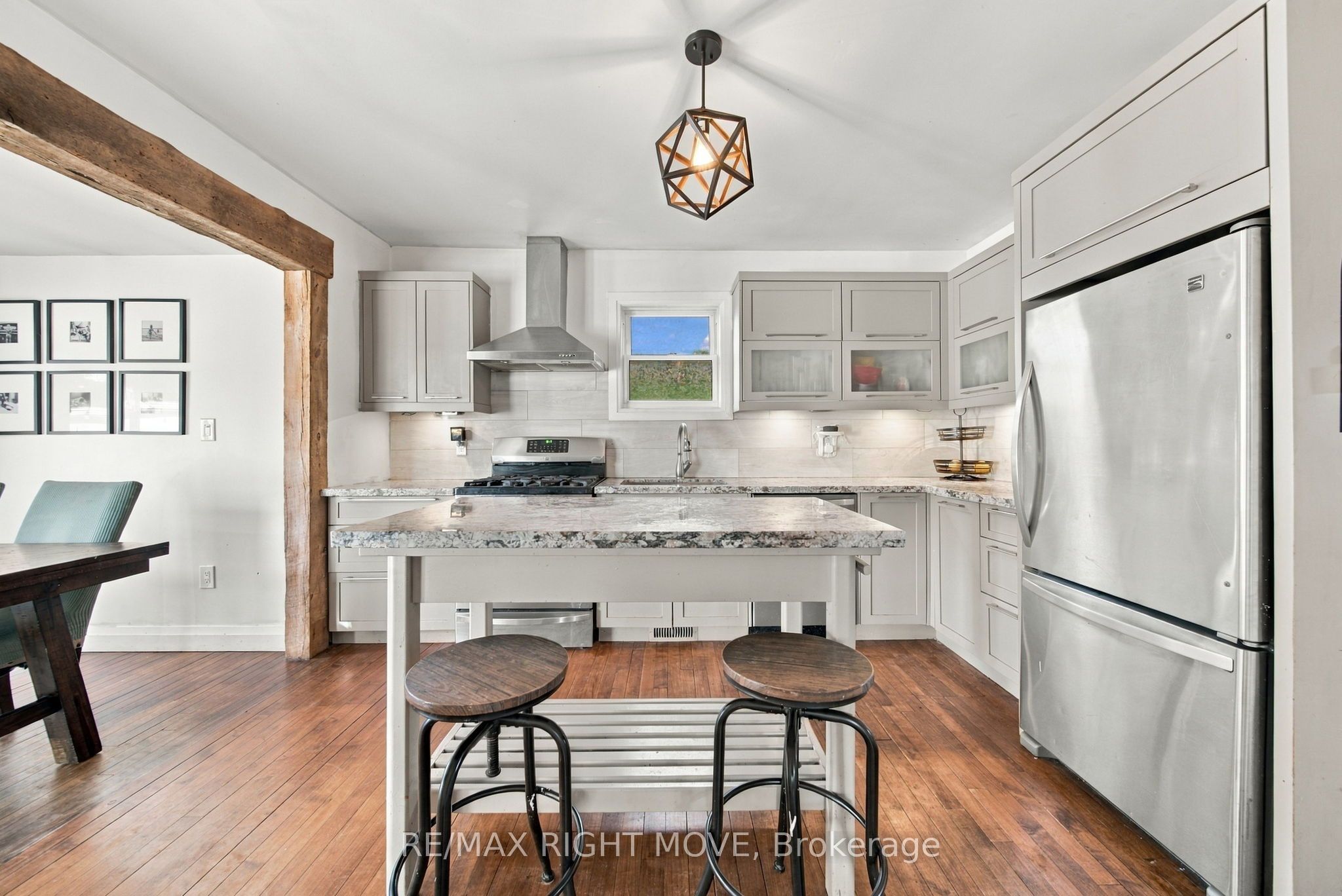 94 Westmount Drive N Property Photo 12