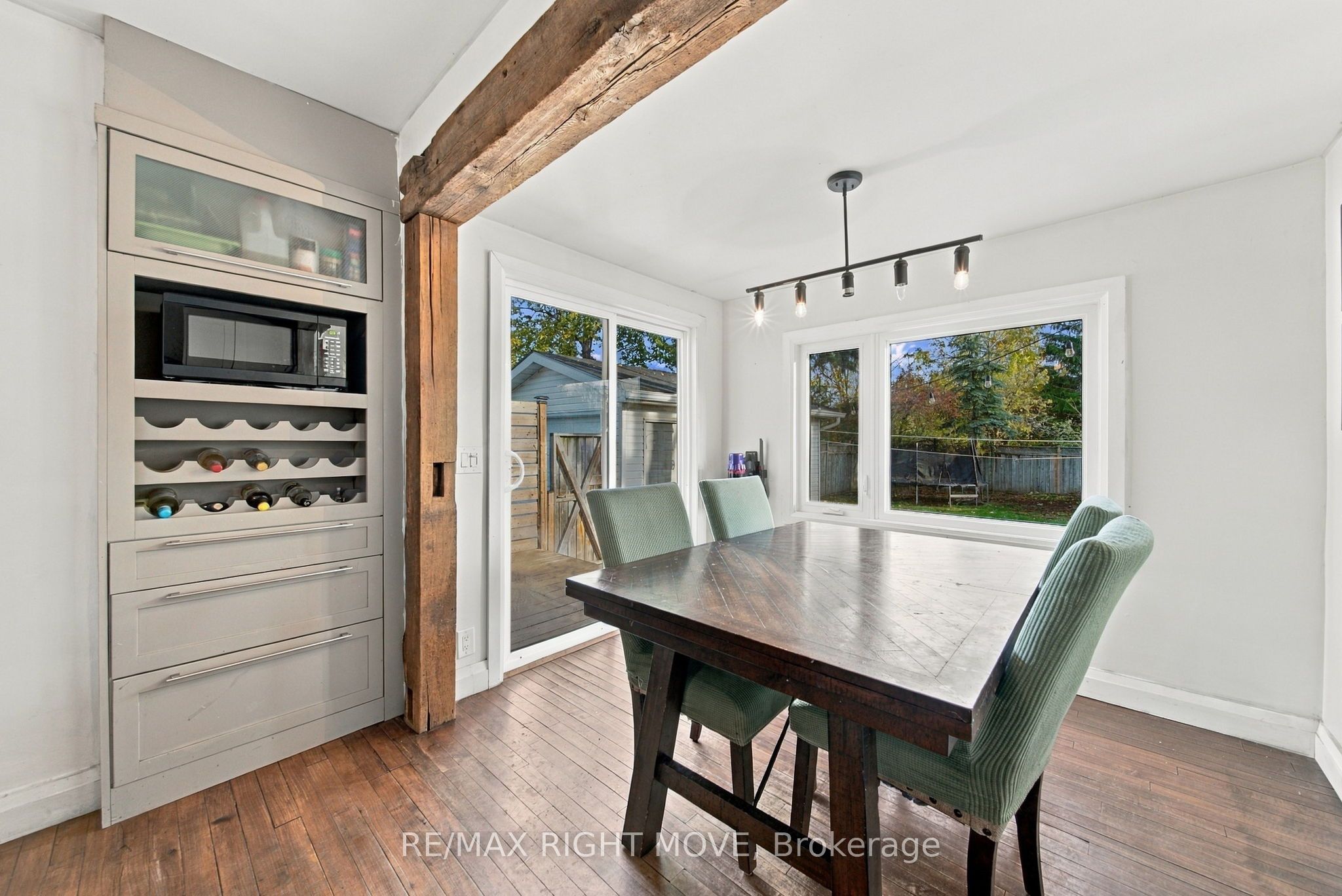 94 Westmount Drive N Property Photo 14