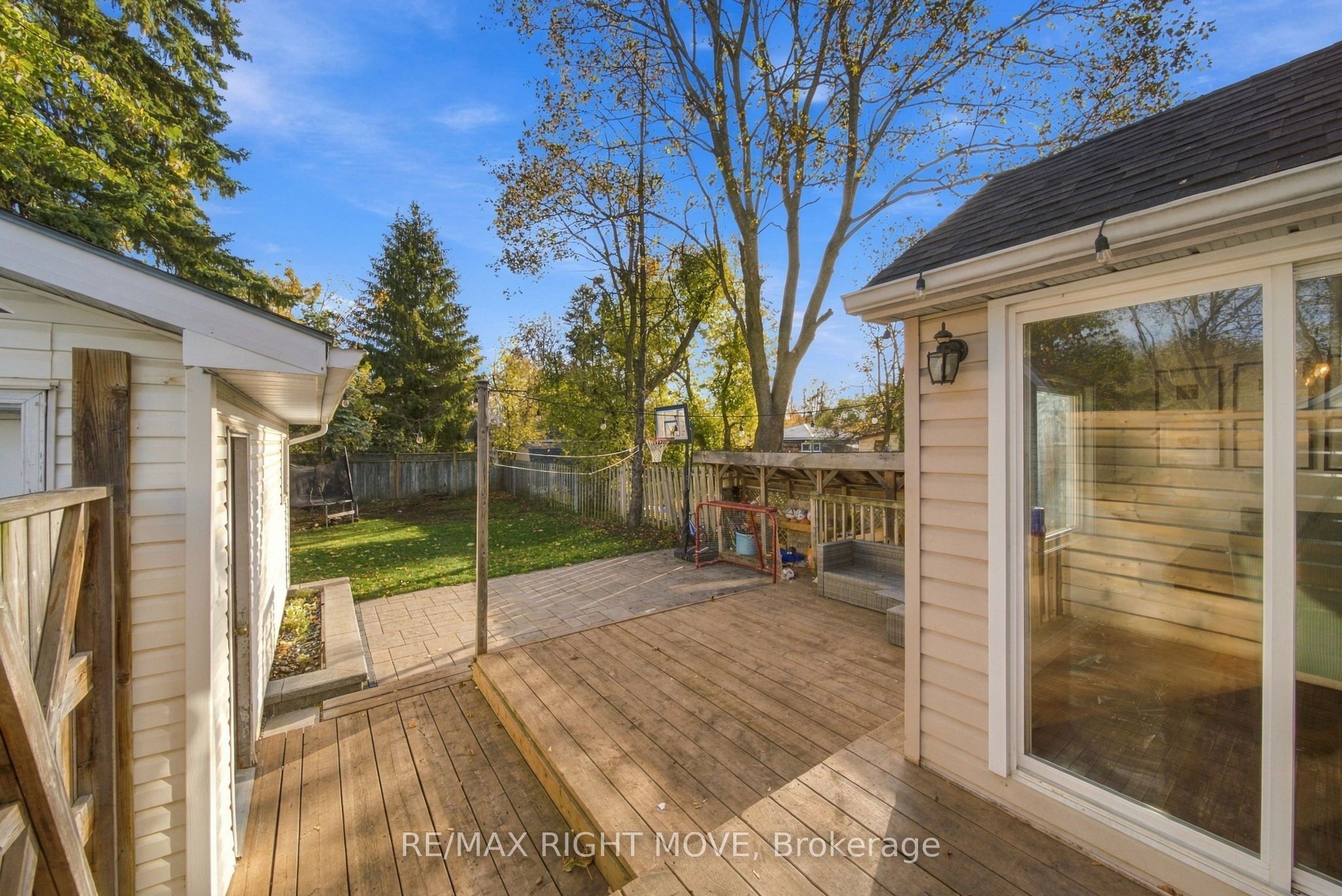 94 Westmount Drive N Property Photo 26