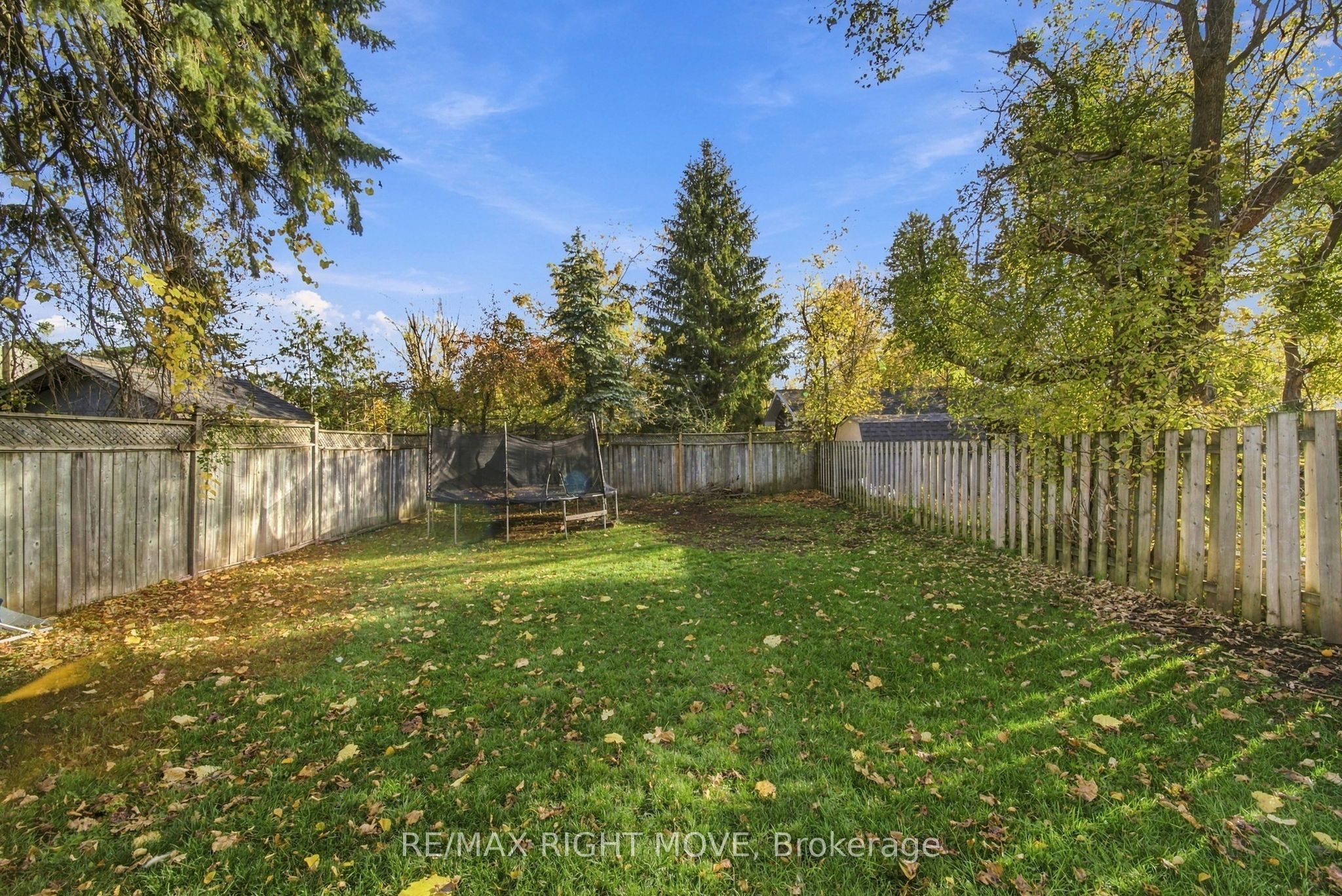 94 Westmount Drive N Property Photo 28