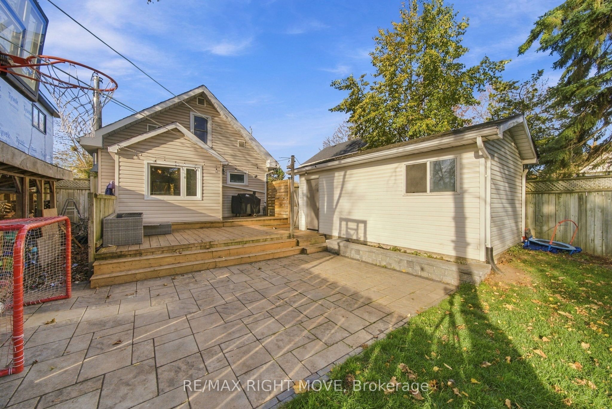 94 Westmount Drive N Property Photo 30