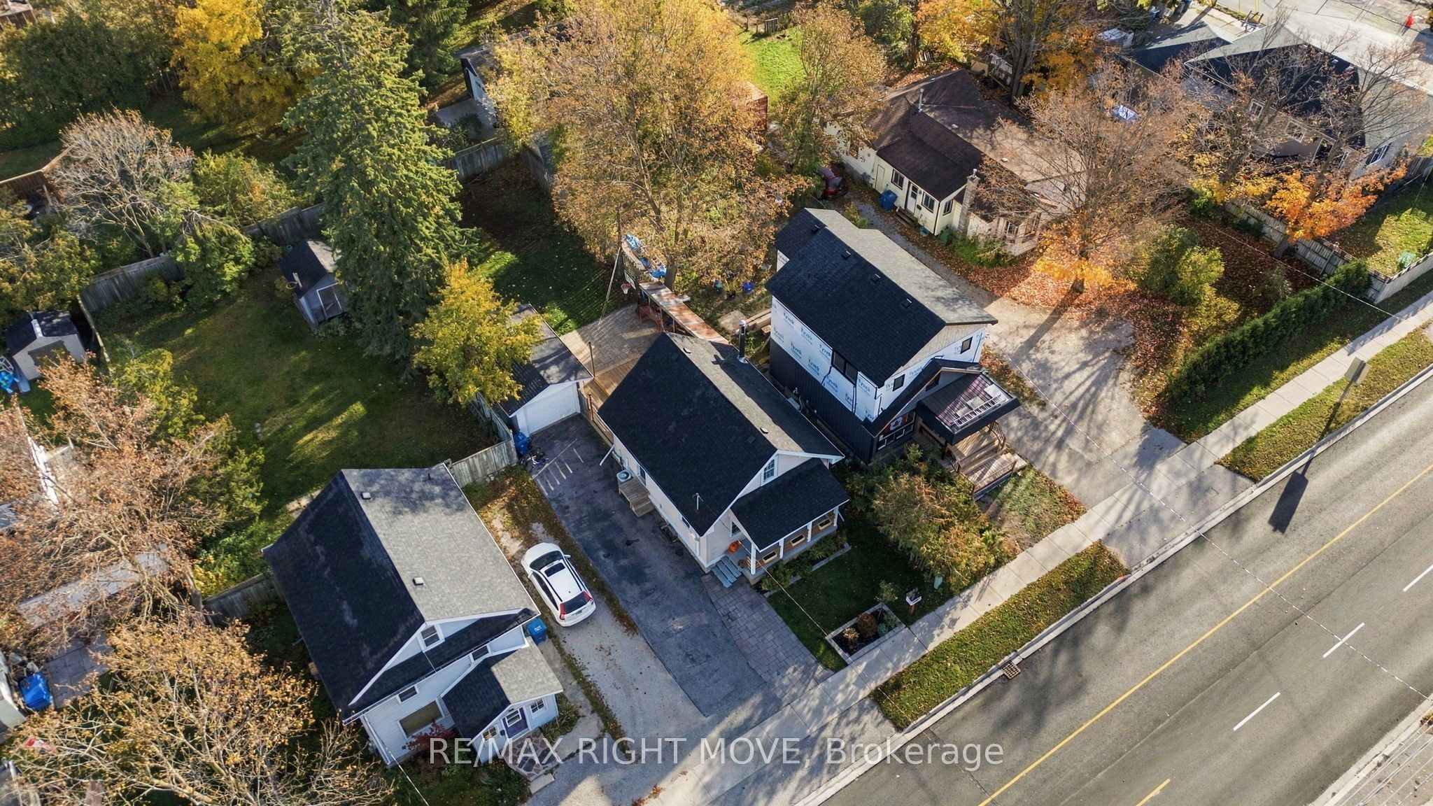 94 Westmount Drive N Property Photo 33