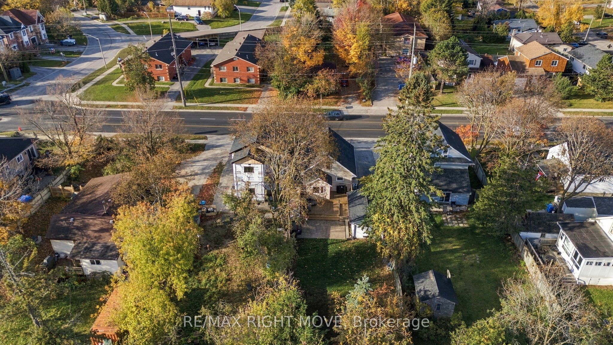 94 Westmount Drive N Property Photo 34