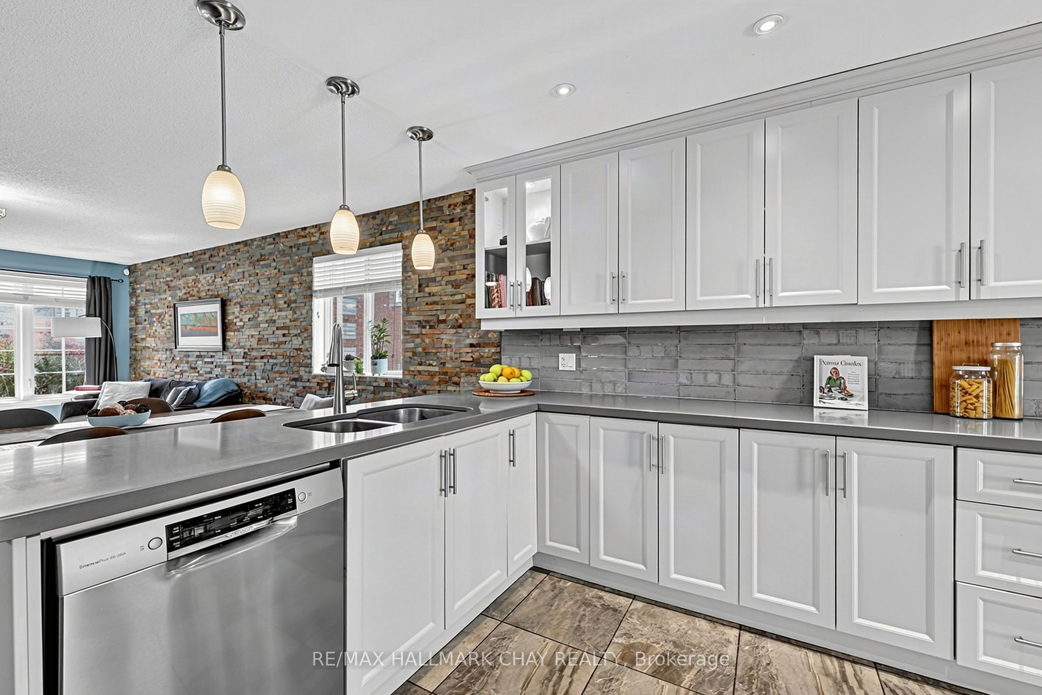 76 Shalom Way Property Photo 6