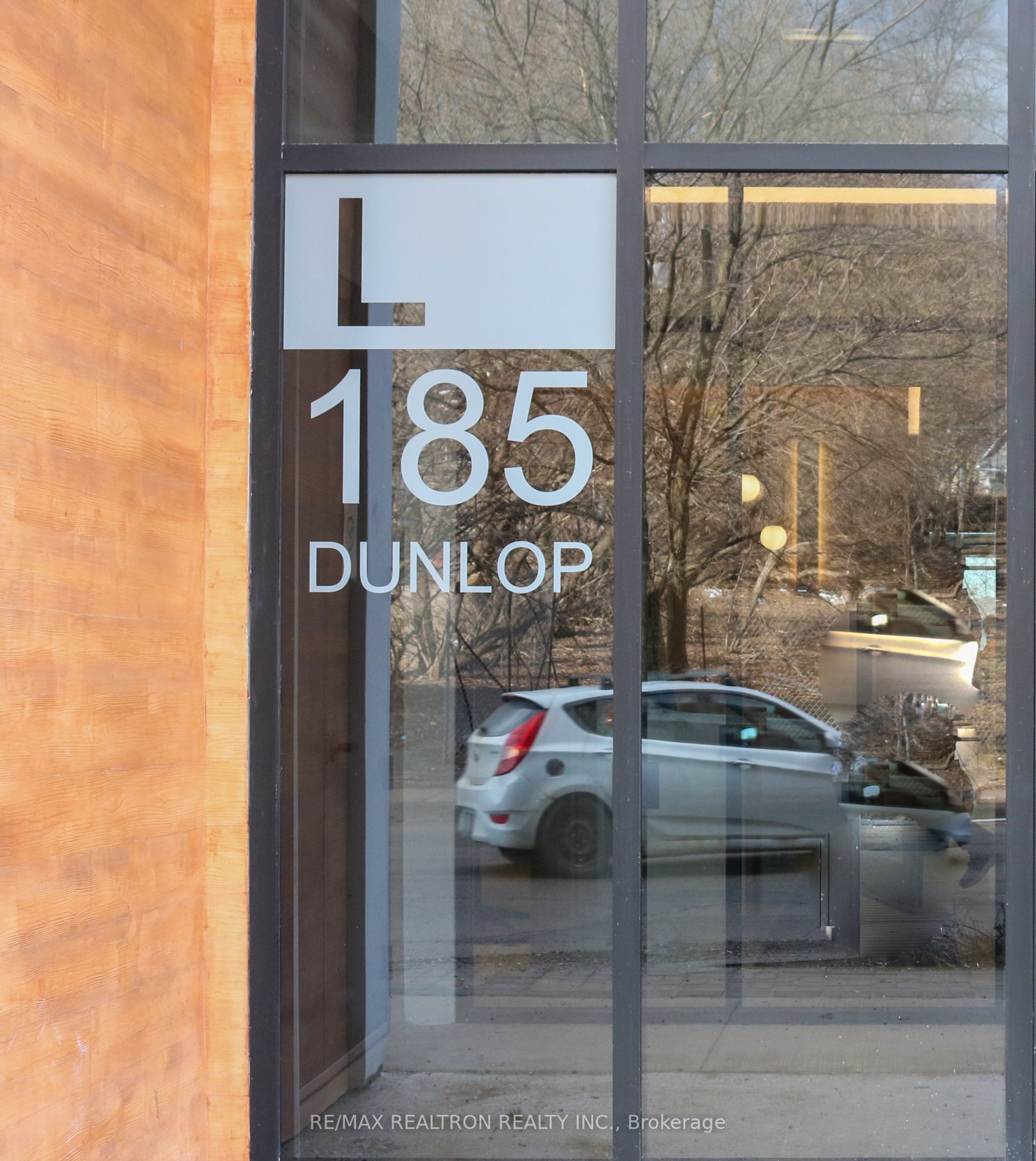185 Dunlop Street E 813 Property Photo 2