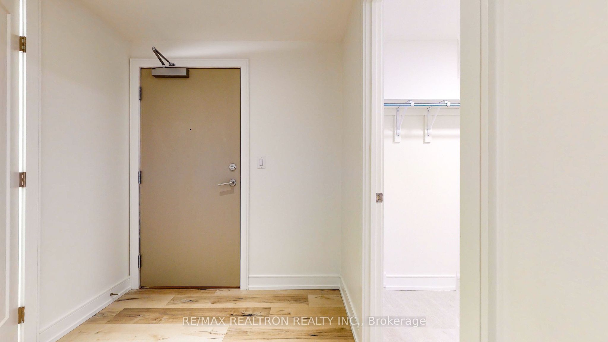 185 Dunlop Street E 813 Property Photo 3