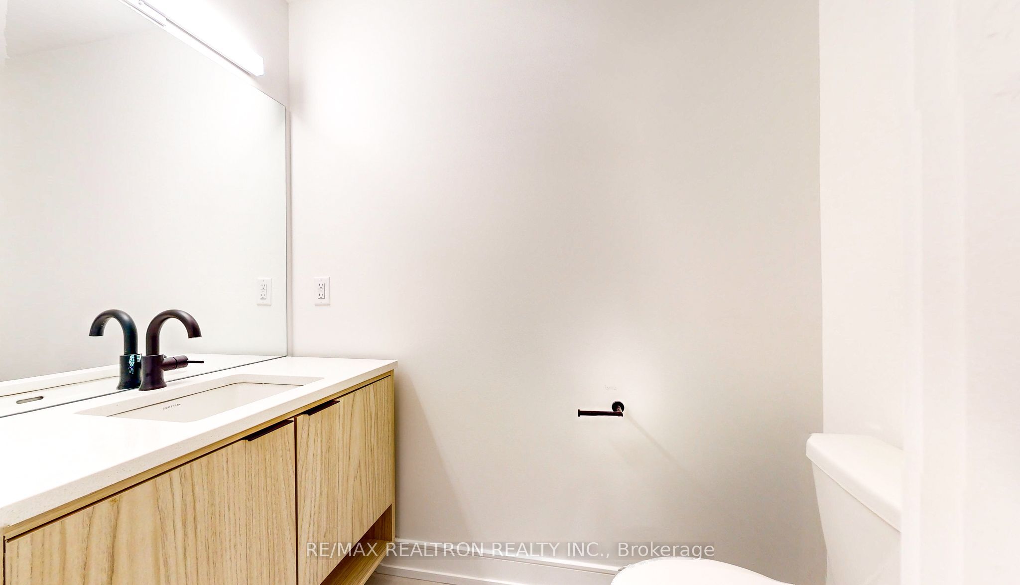185 Dunlop Street E 813 Property Photo 6