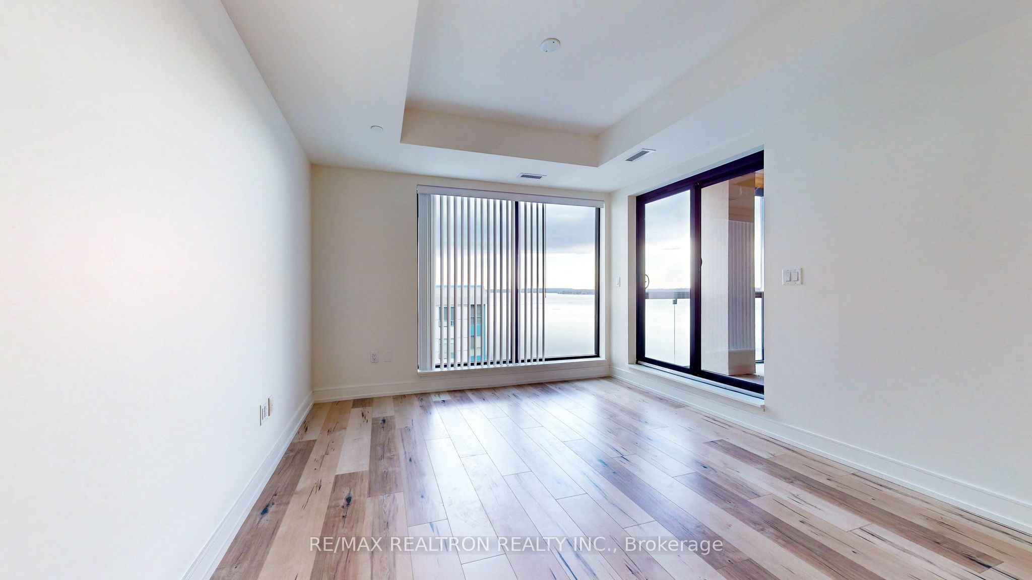 185 Dunlop Street E 813 Property Photo 8