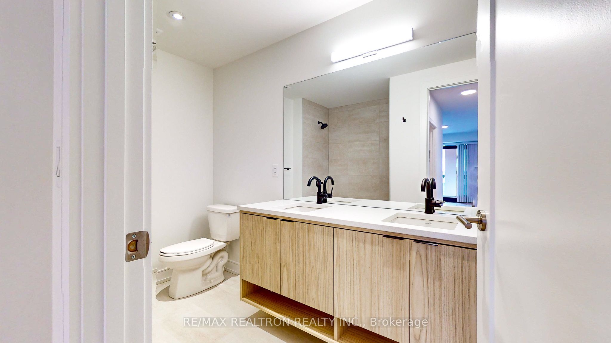 185 Dunlop Street E 813 Property Photo 11
