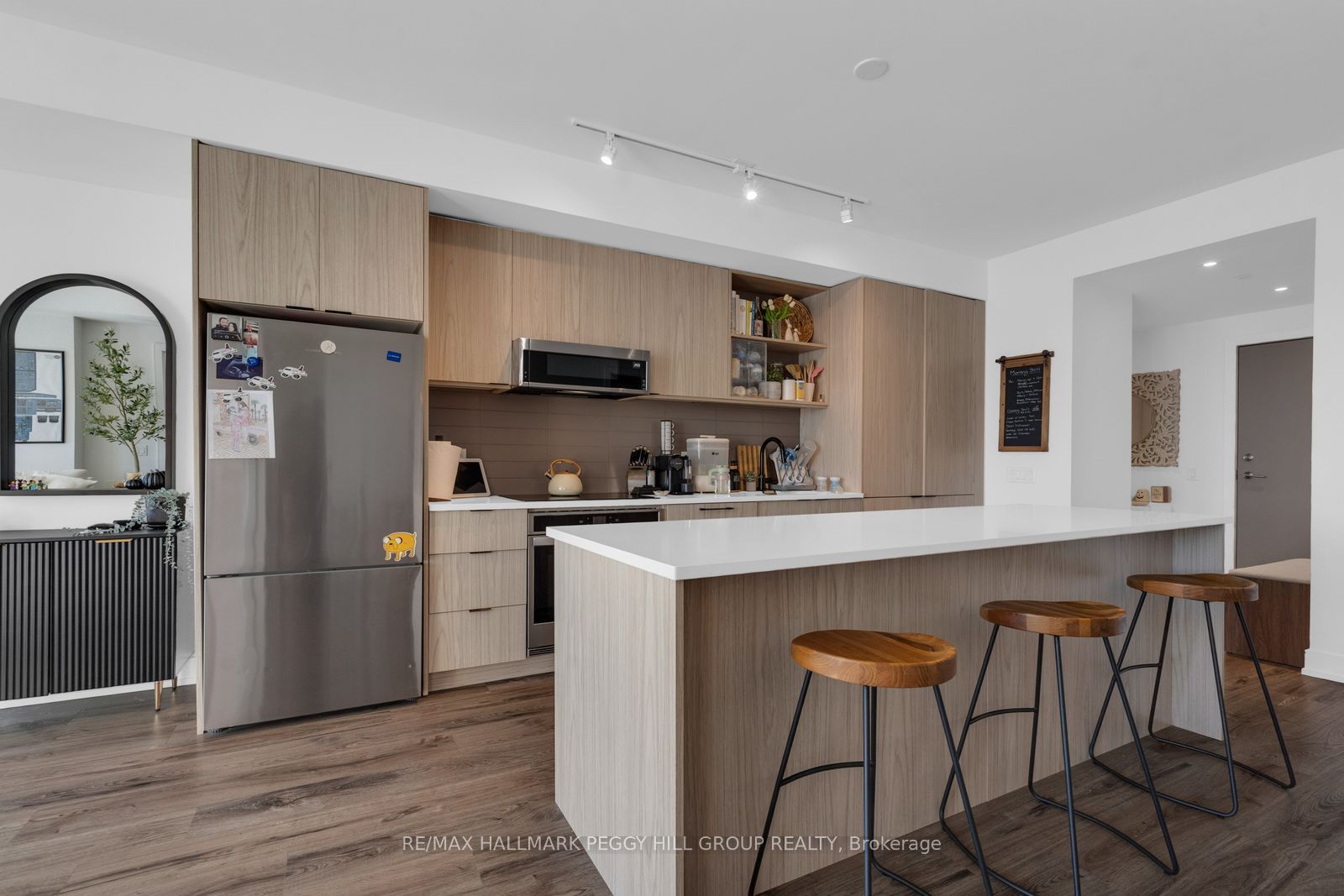 185 Dunlop Street E 702 Property Photo 4