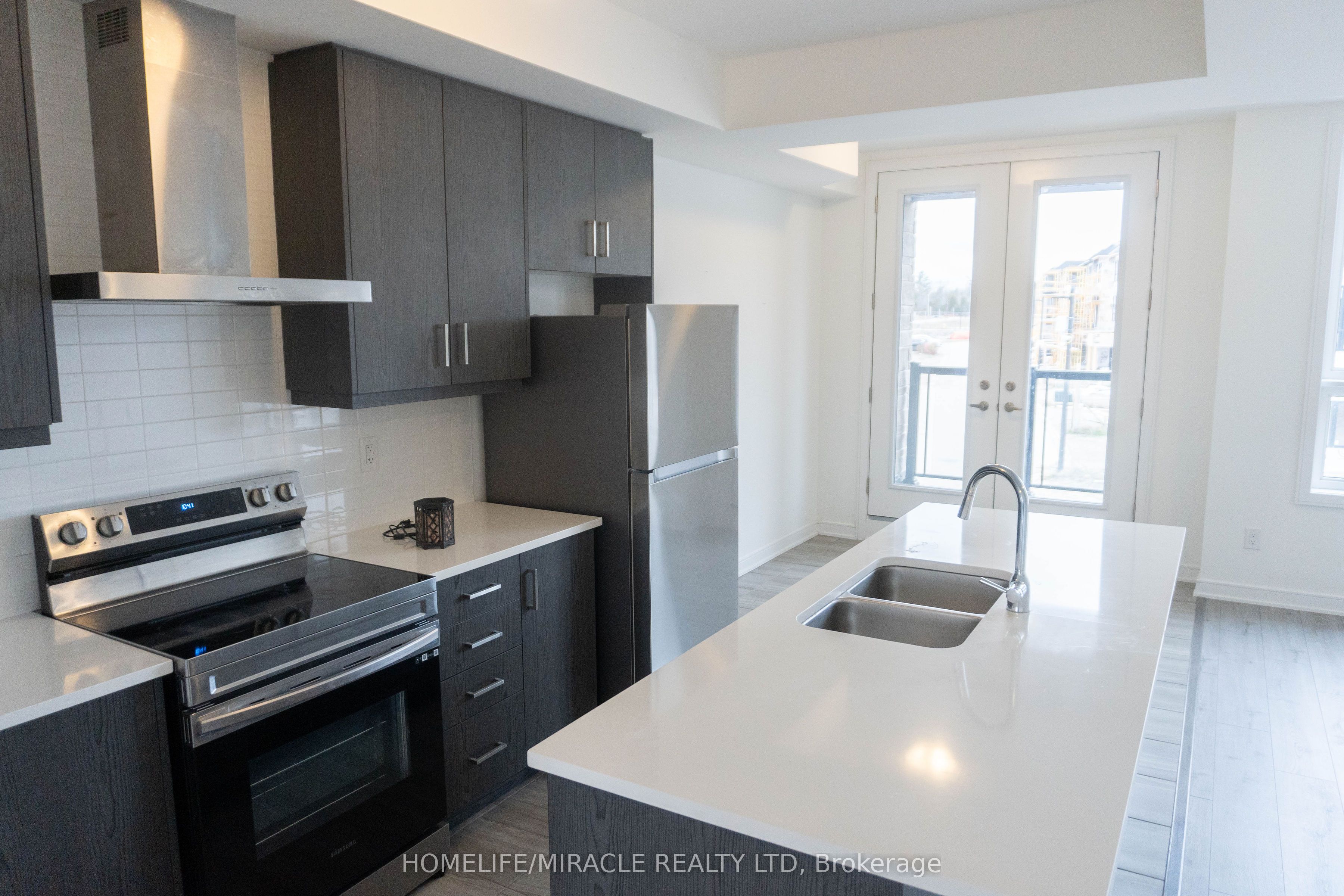60 Blue Forest Crescent Property Photo 2