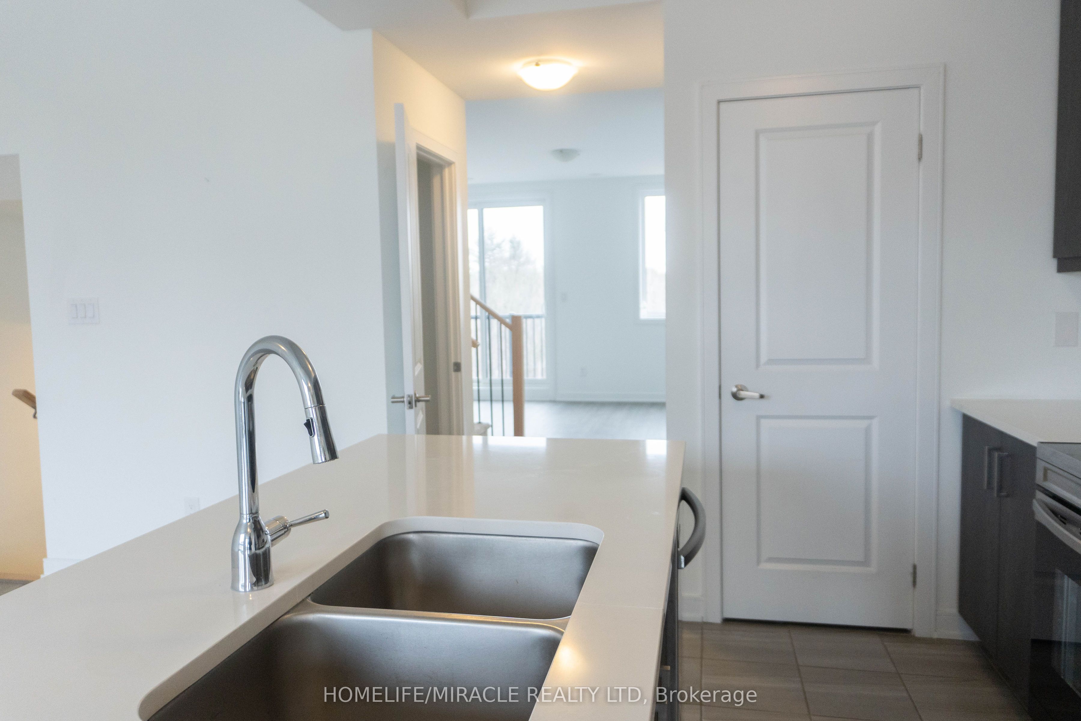 60 Blue Forest Crescent Property Photo 4