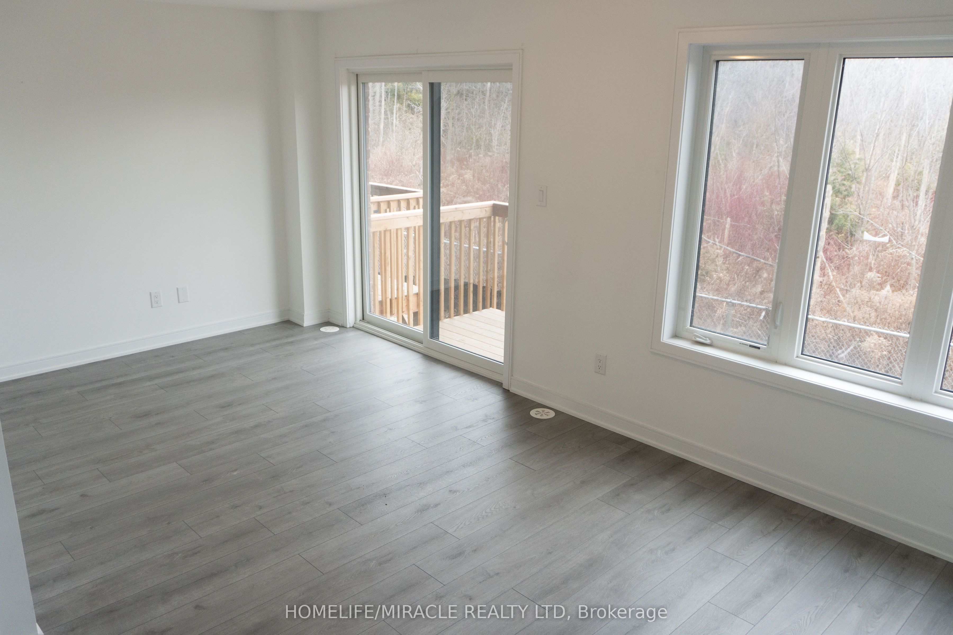60 Blue Forest Crescent Property Photo 5
