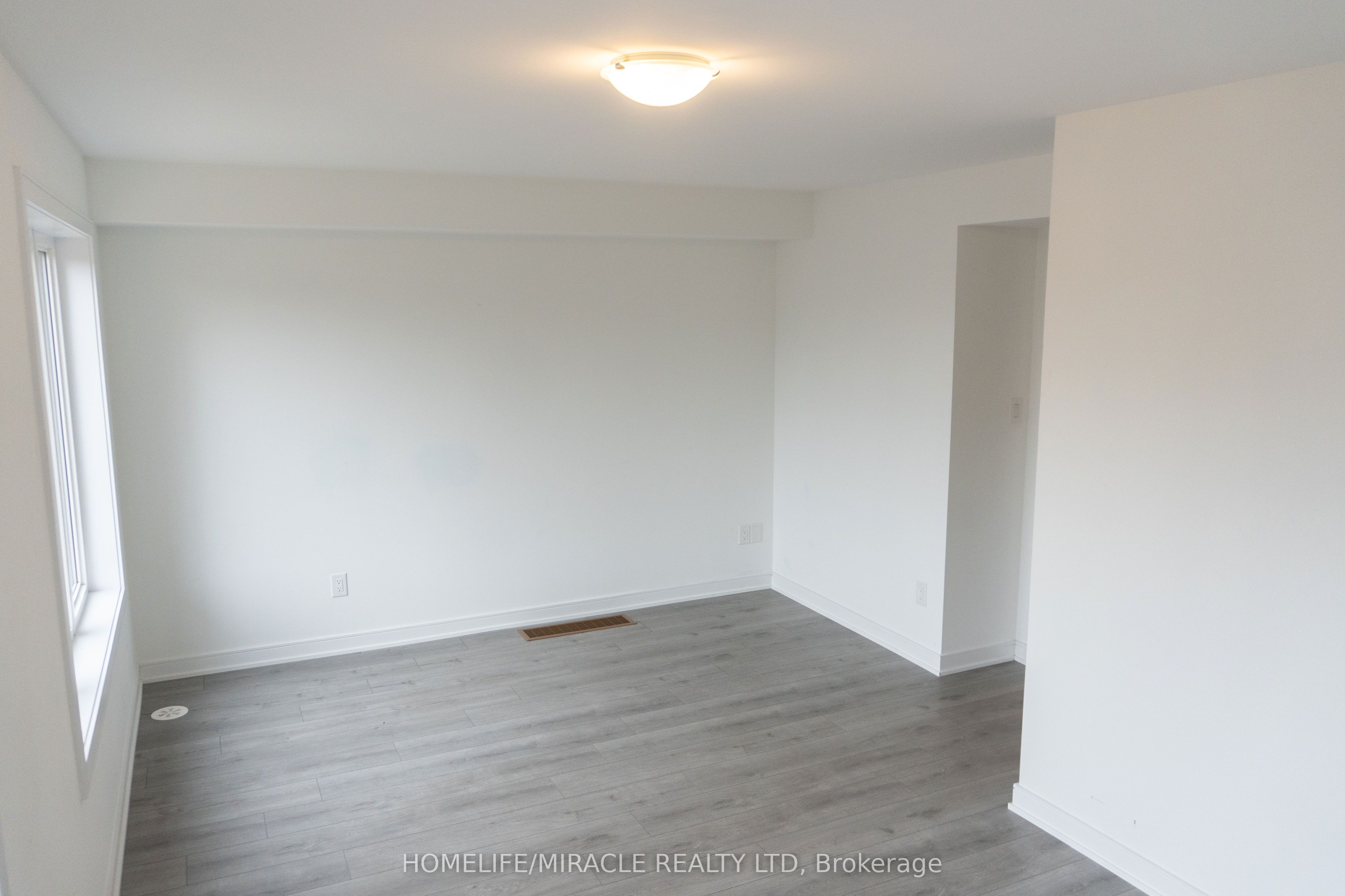 60 Blue Forest Crescent Property Photo 7