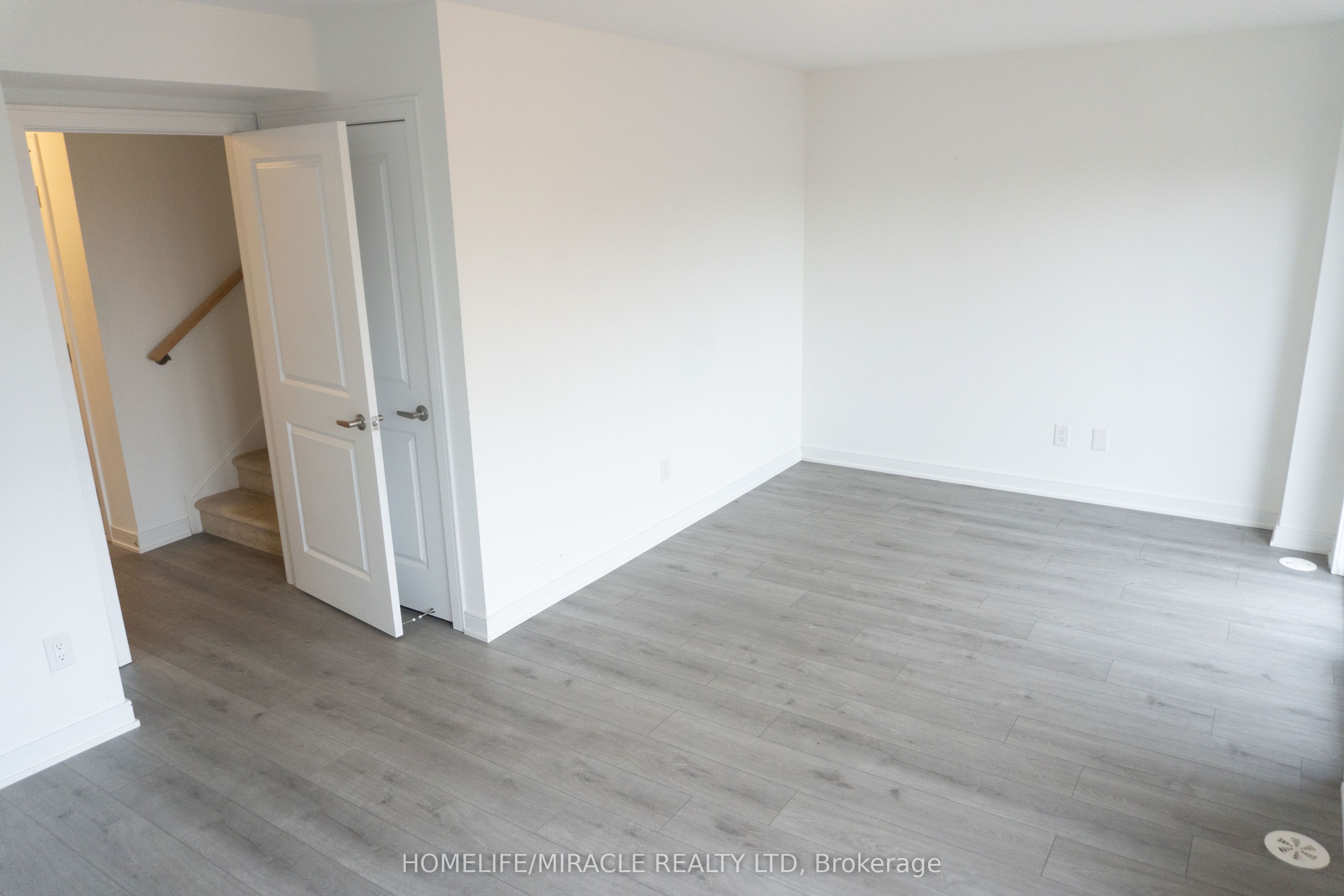 60 Blue Forest Crescent Property Photo 8