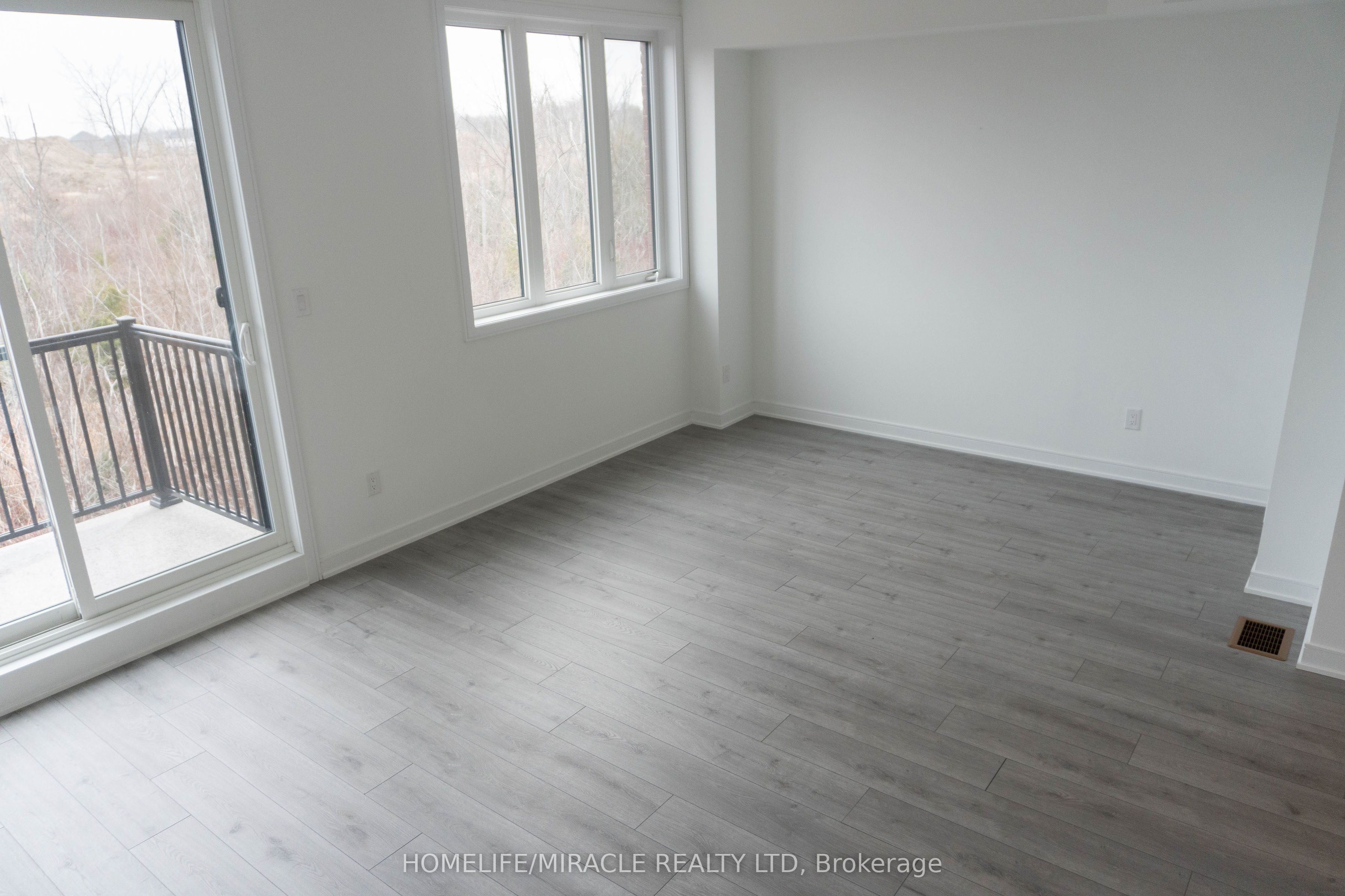 60 Blue Forest Crescent Property Photo 10
