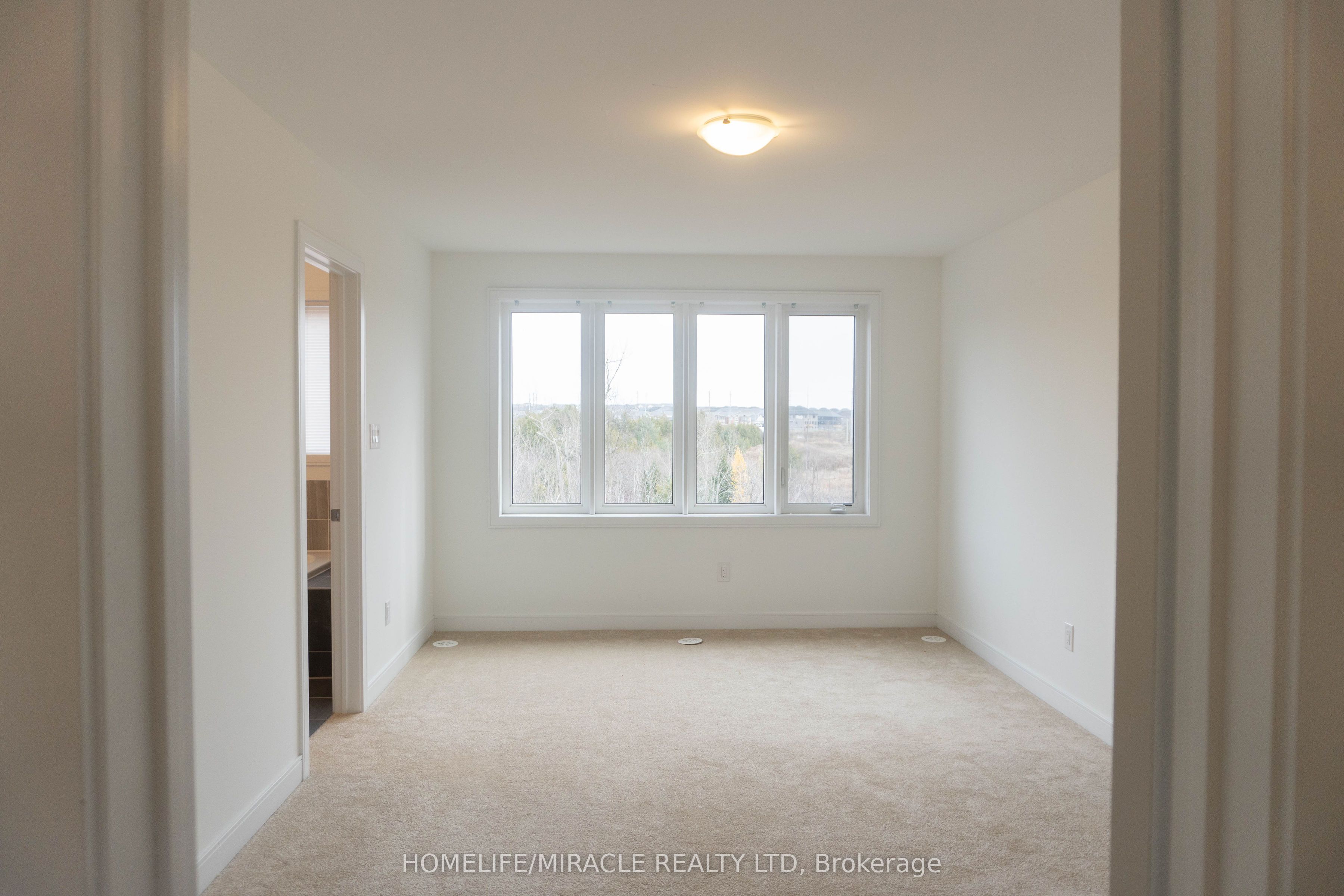 60 Blue Forest Crescent Property Photo 11
