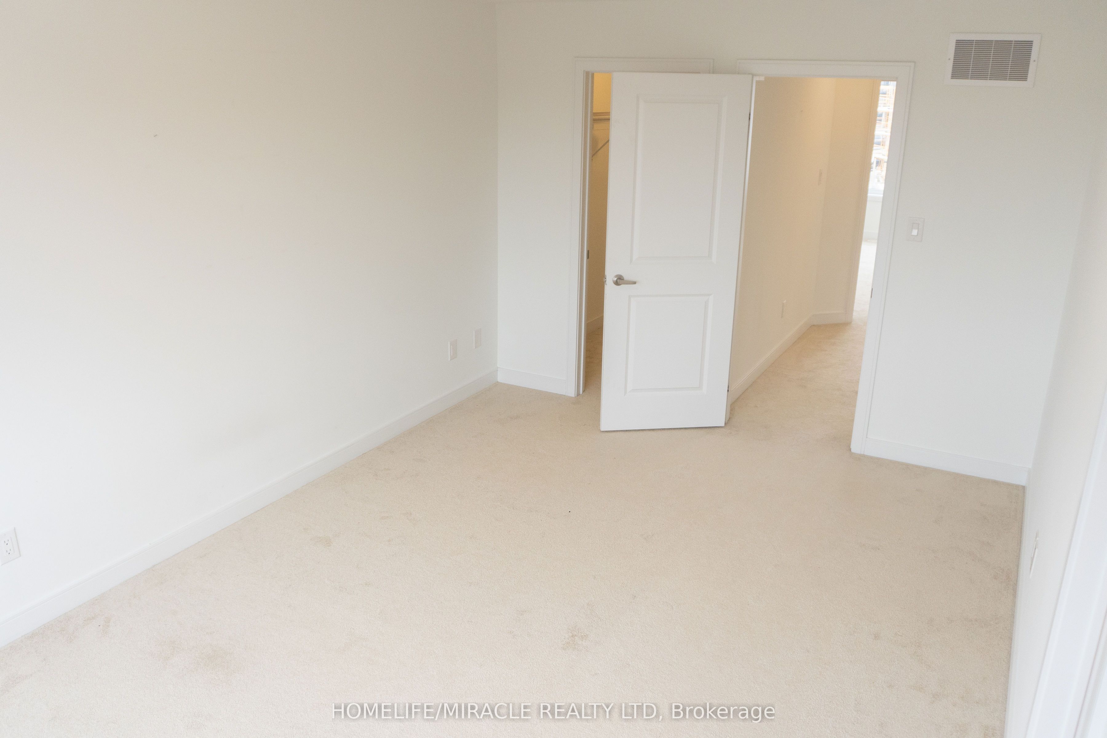 60 Blue Forest Crescent Property Photo 12