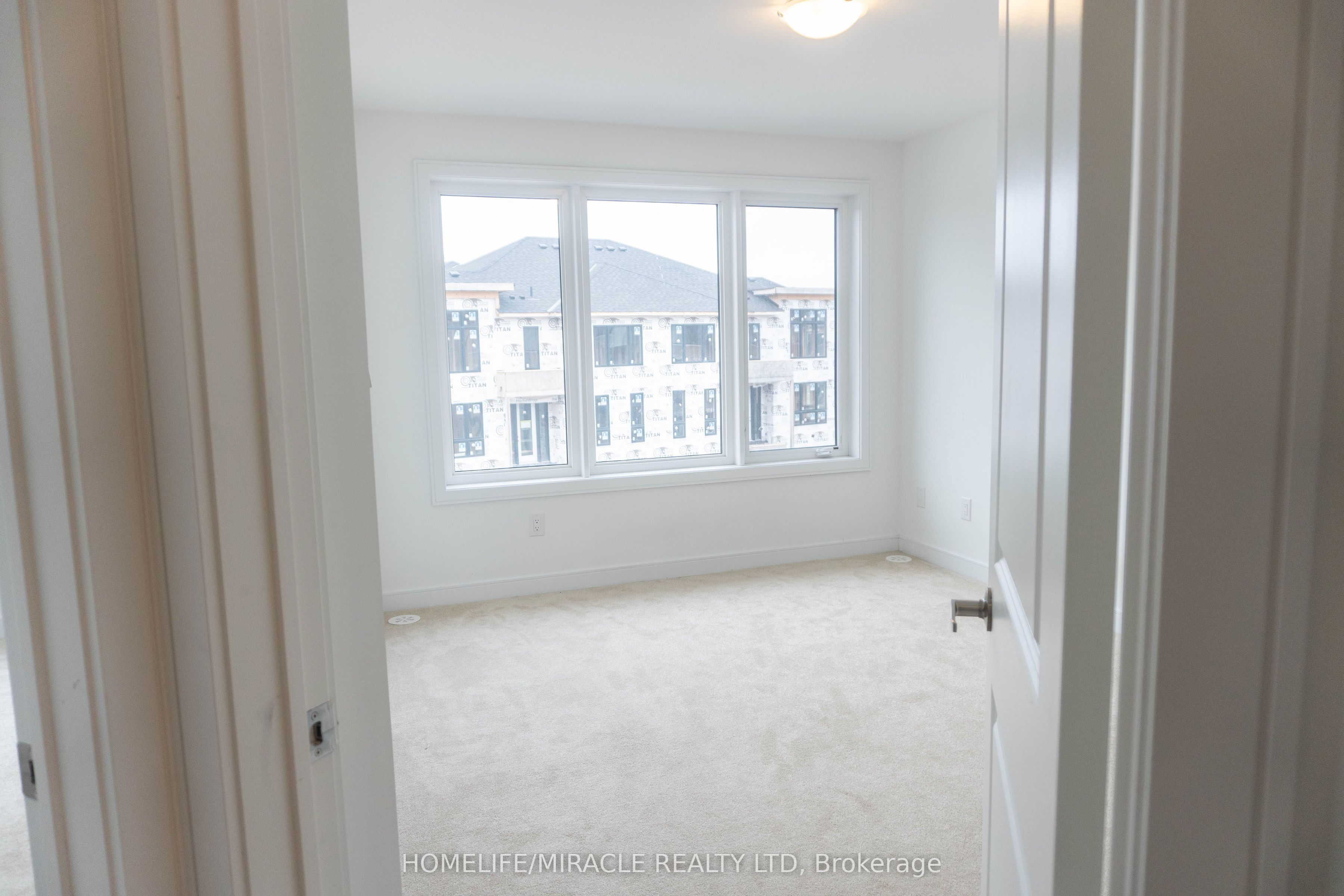 60 Blue Forest Crescent Property Photo 15