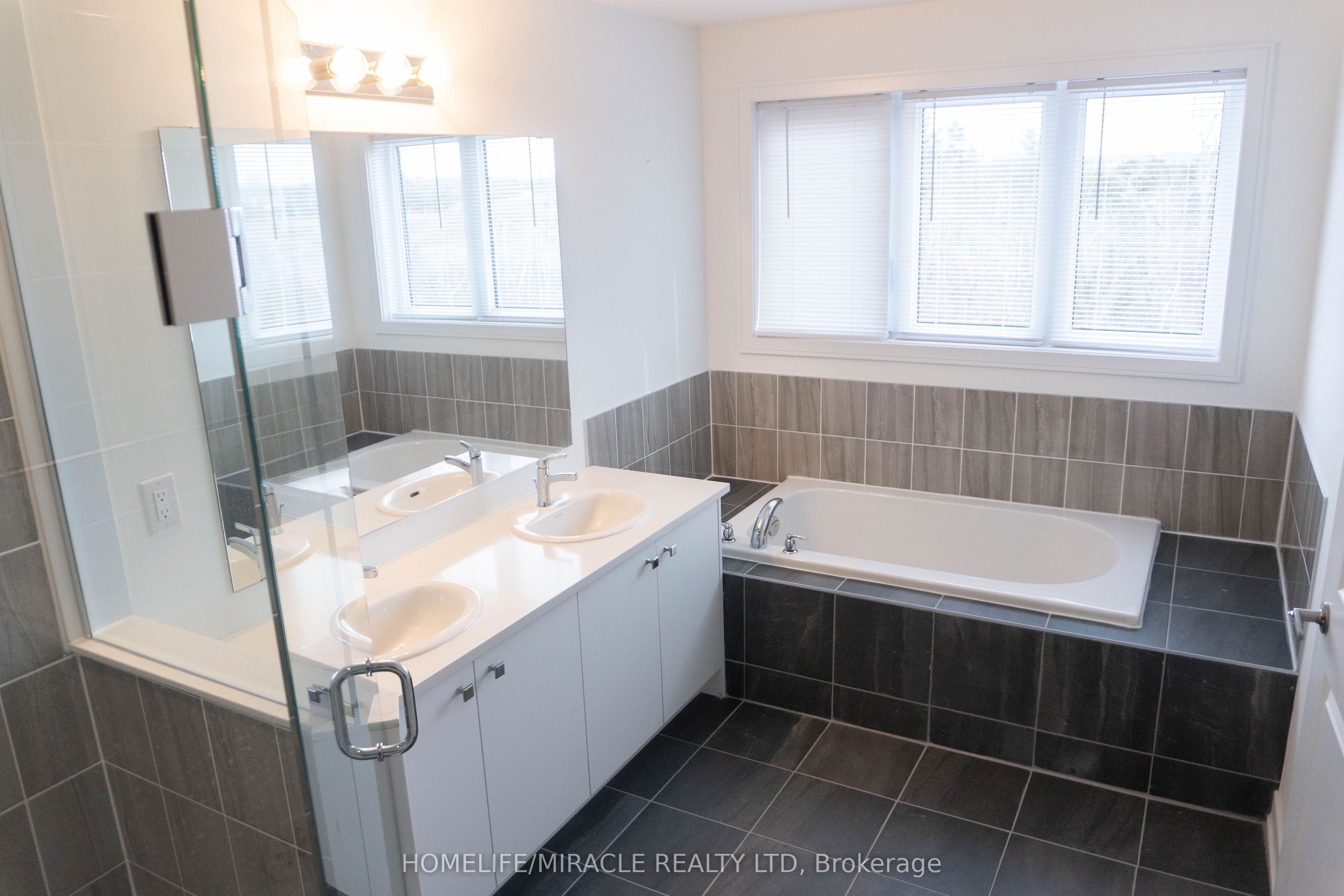 60 Blue Forest Crescent Property Photo 17