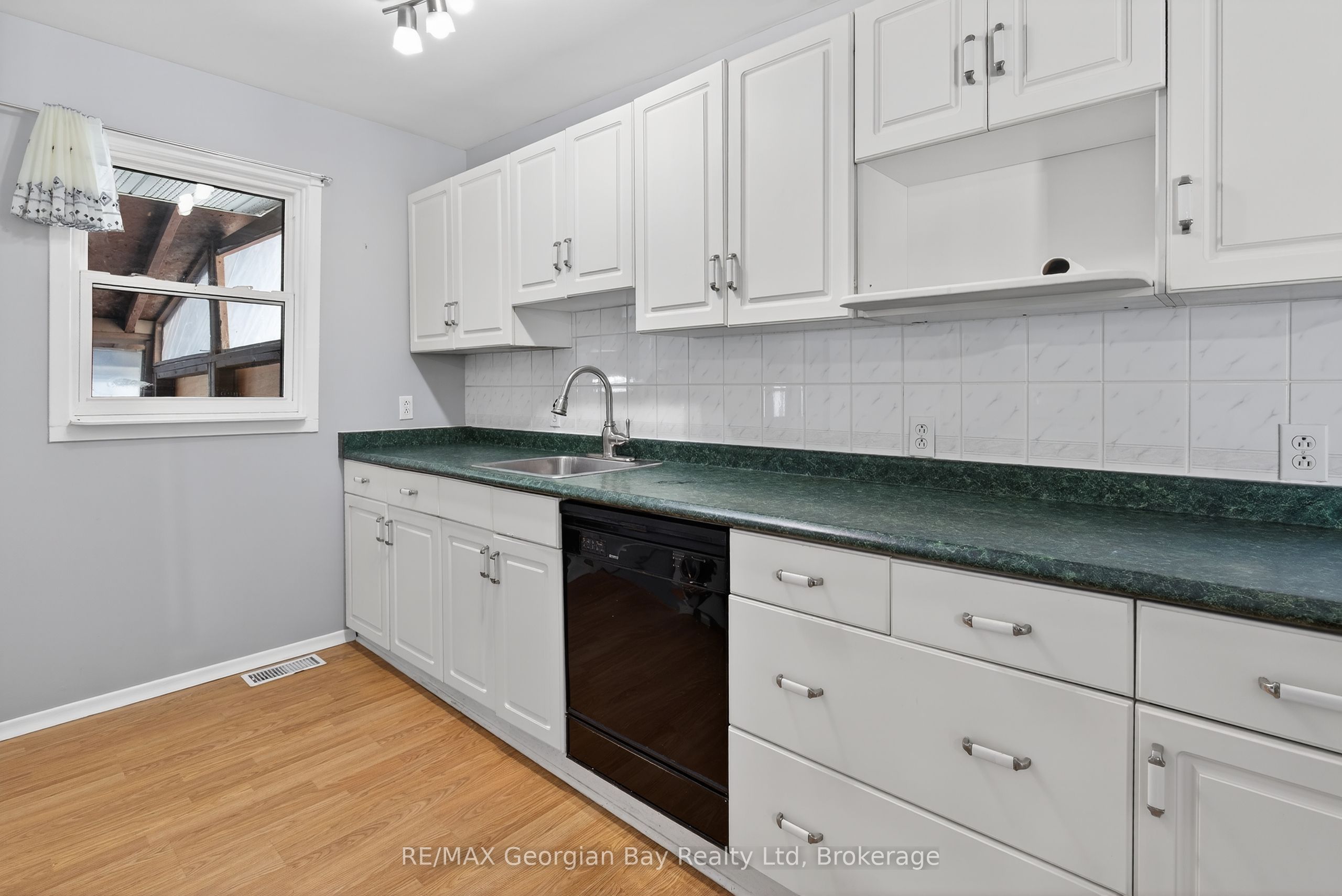 2407 Rumney Road Property Photo 5