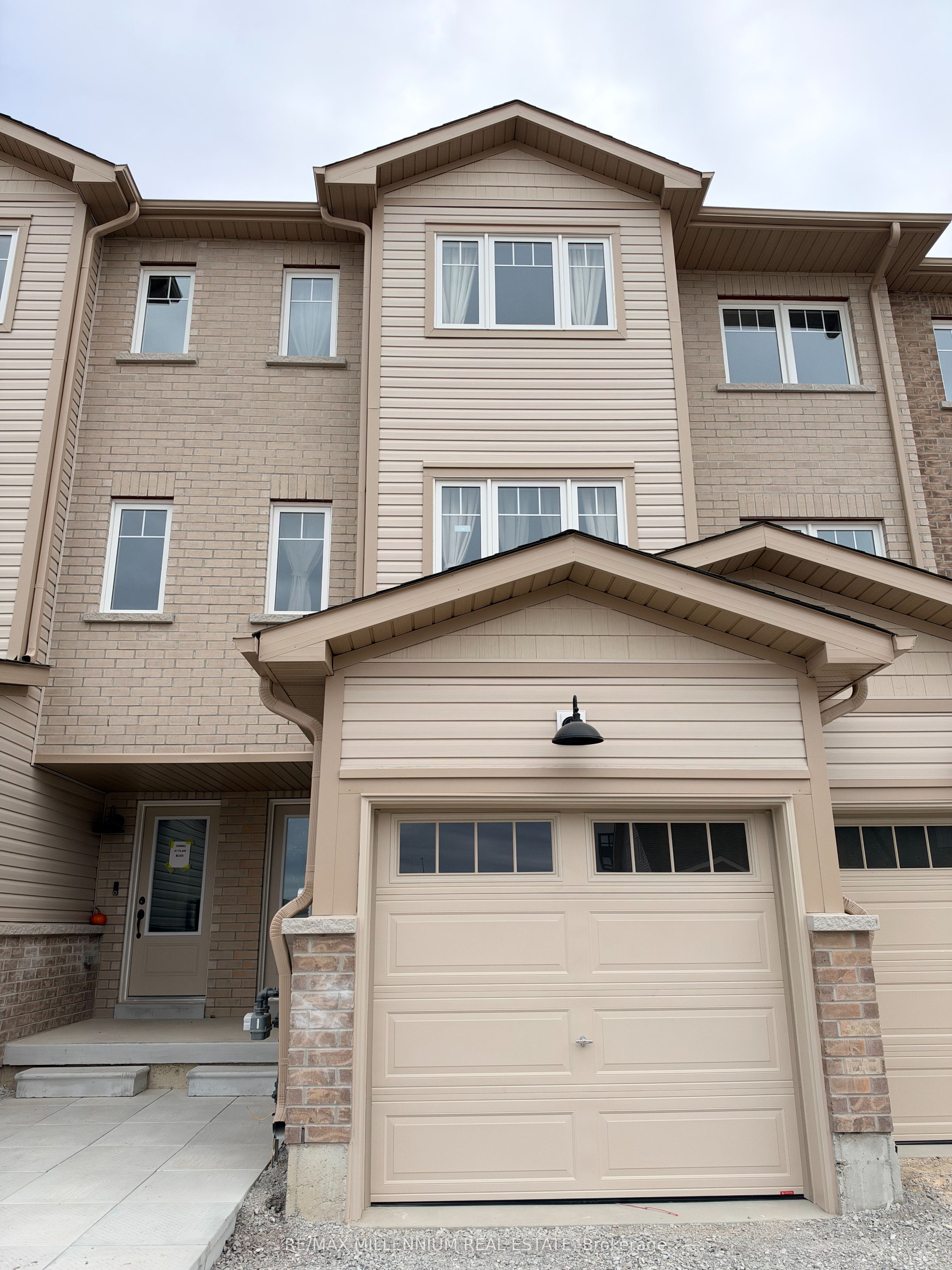 39 Flan Boulevard Property Photo 1