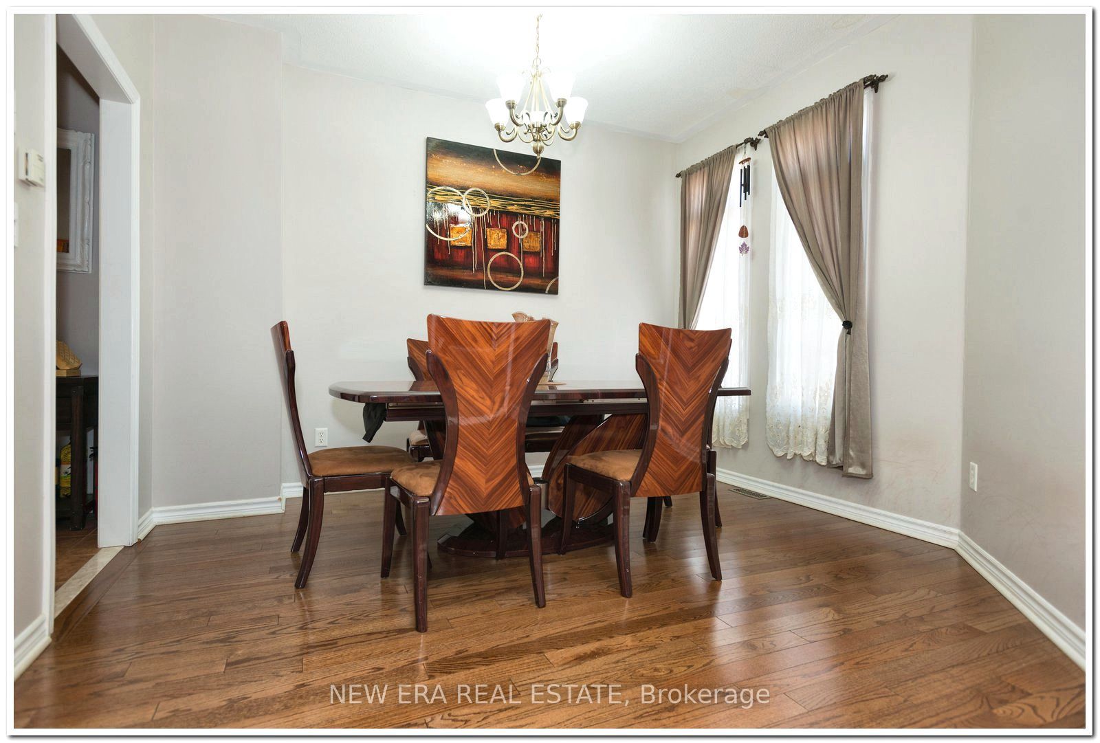 19 The Queensway Property Photo 3