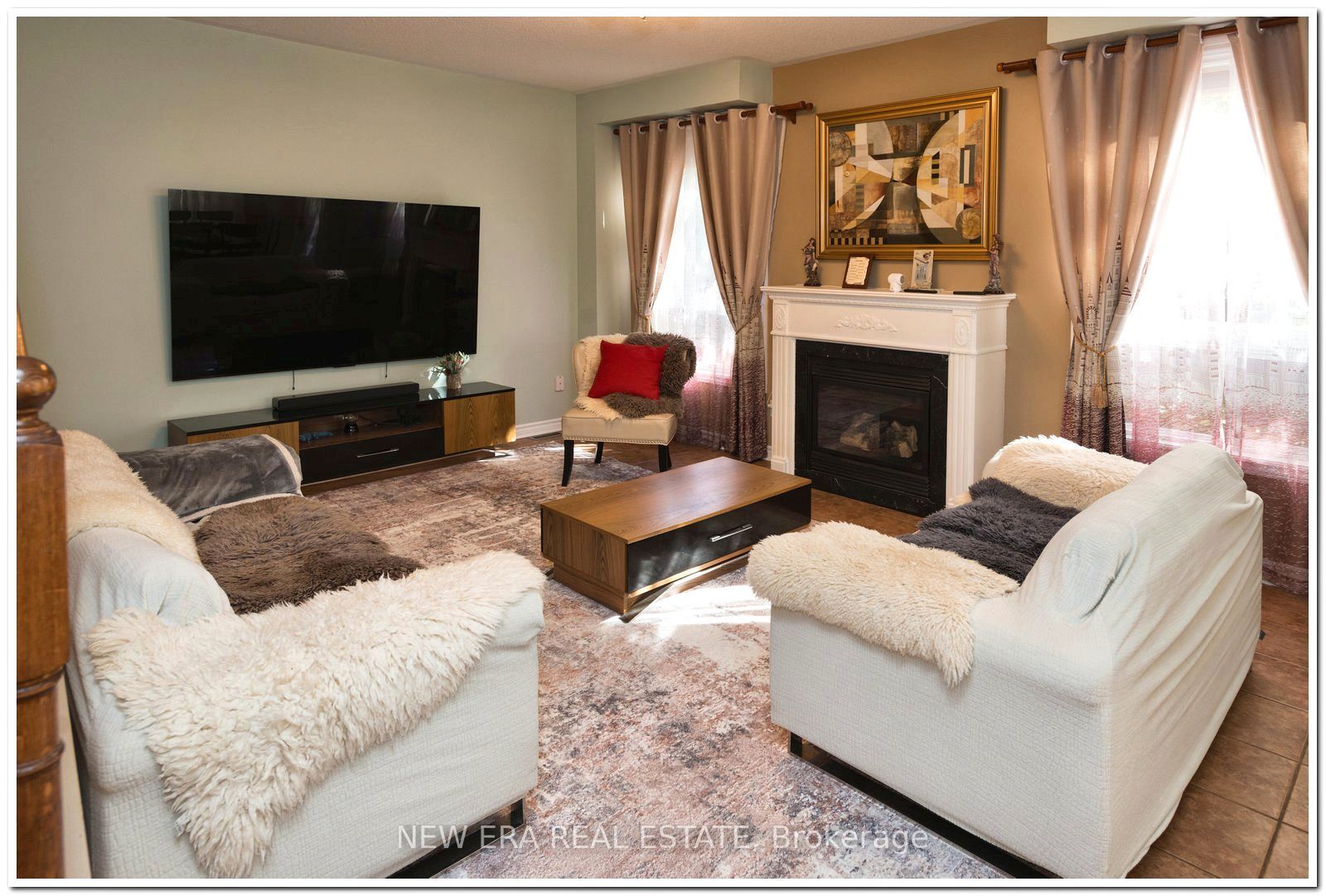 19 The Queensway Property Photo 4
