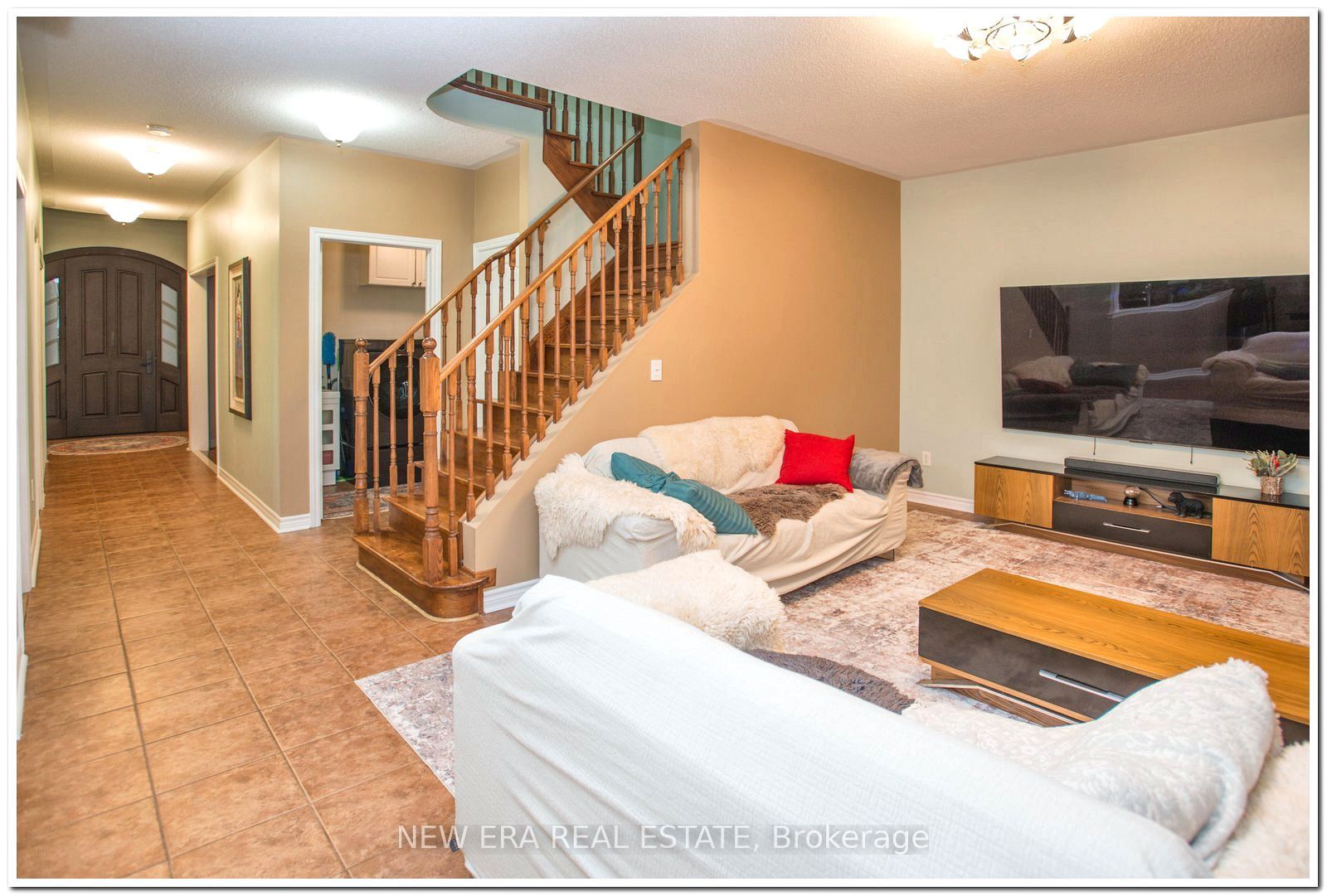 19 The Queensway Property Photo 8