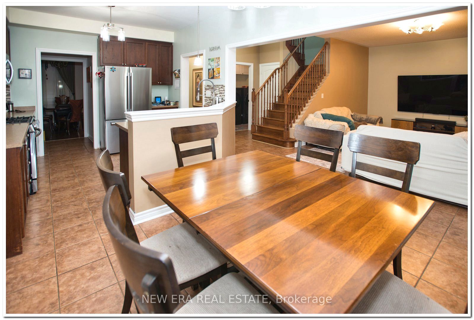 19 The Queensway Property Photo 9